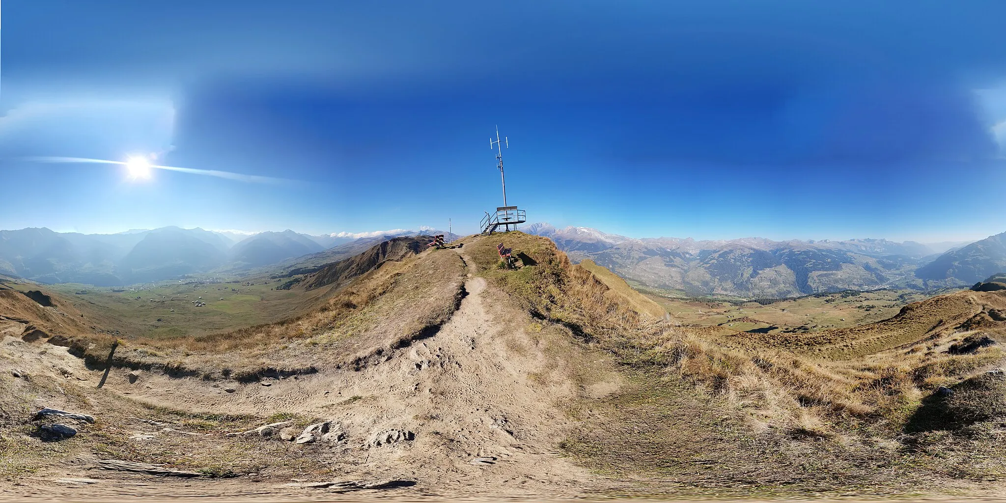 Photo showing: Spherical Panorama from Piz Mundaun (Lumnezia/Obersaxen Mundaun, Grisons, Switzerland)