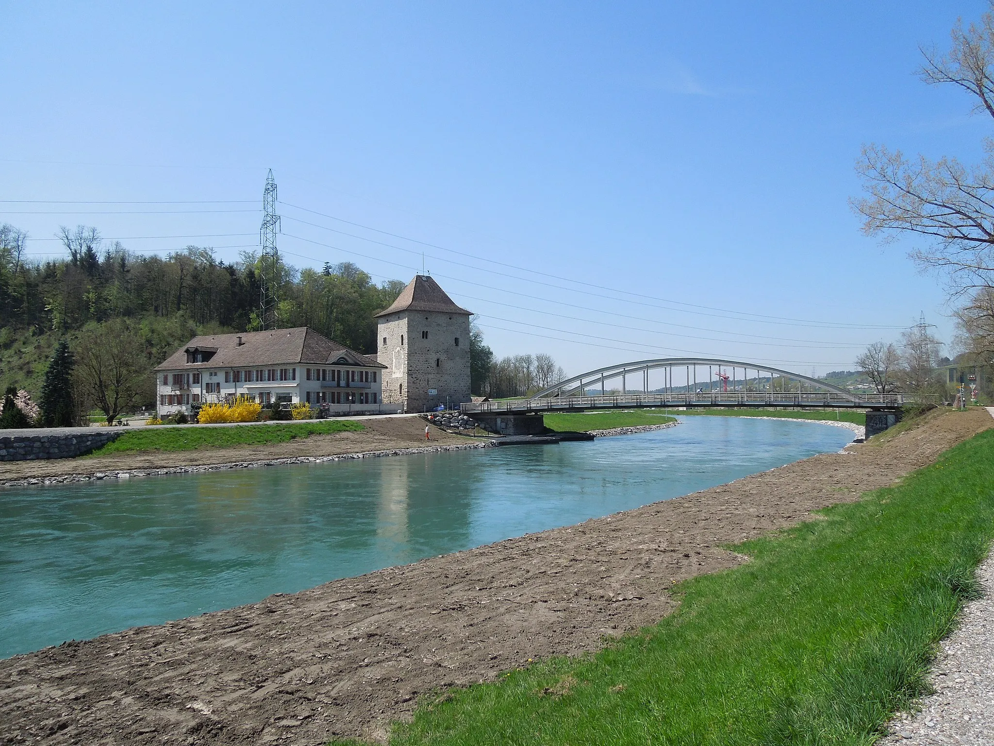 Photo showing: Schloss Grynau und der sanierte Linthkanal im Frühjahr 2013