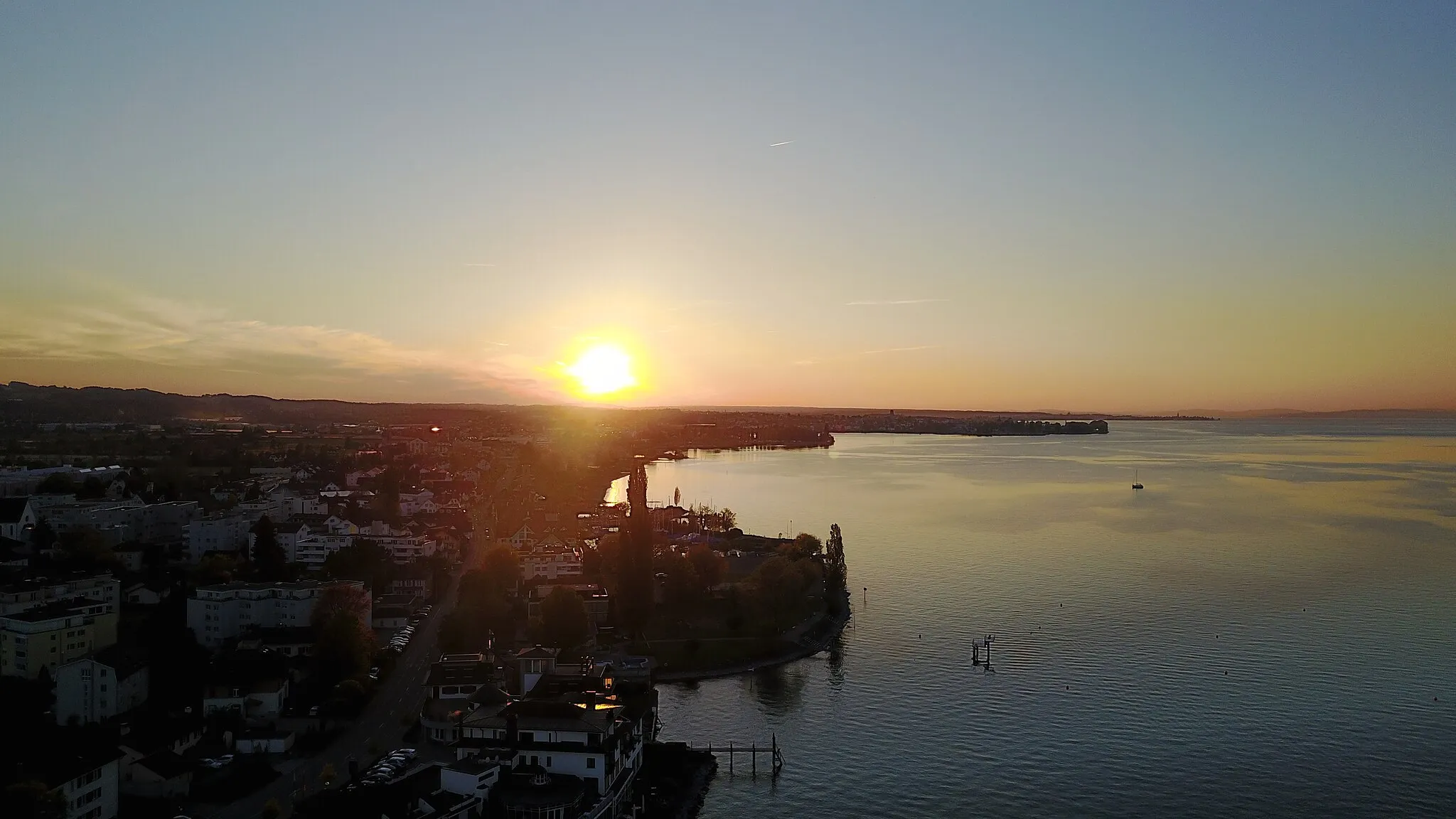 Photo showing: Luftbild der Horner Strandpromenade bei Sonnenuntergang