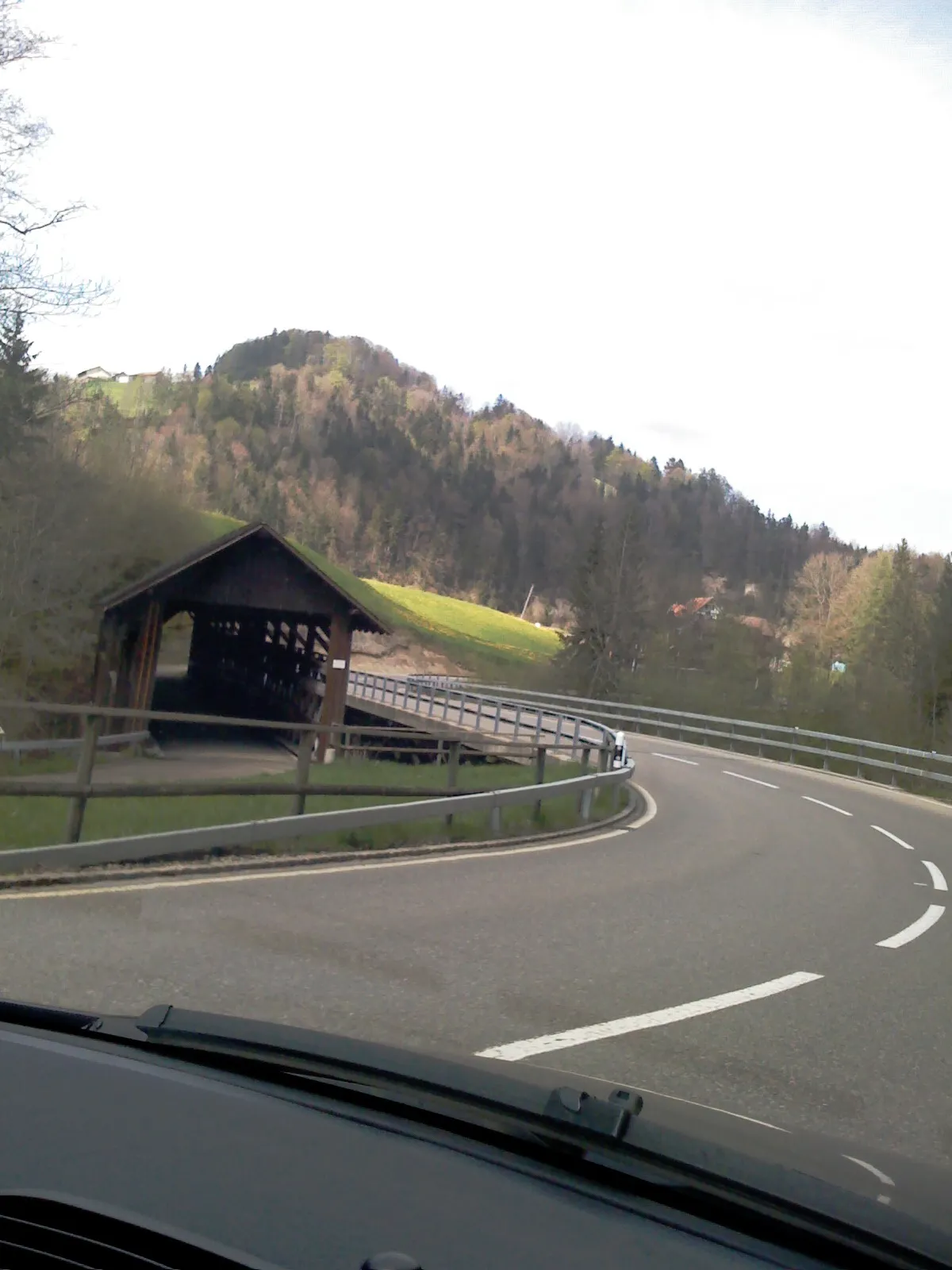 Photo showing: Wooden bridge between Mogelsberg and Ganterschwil, Toggenburg, Switzerland - Ligna ponto inter Mogelsberg kaj Ganterschwil en Togenburgo (Furth), Svislando