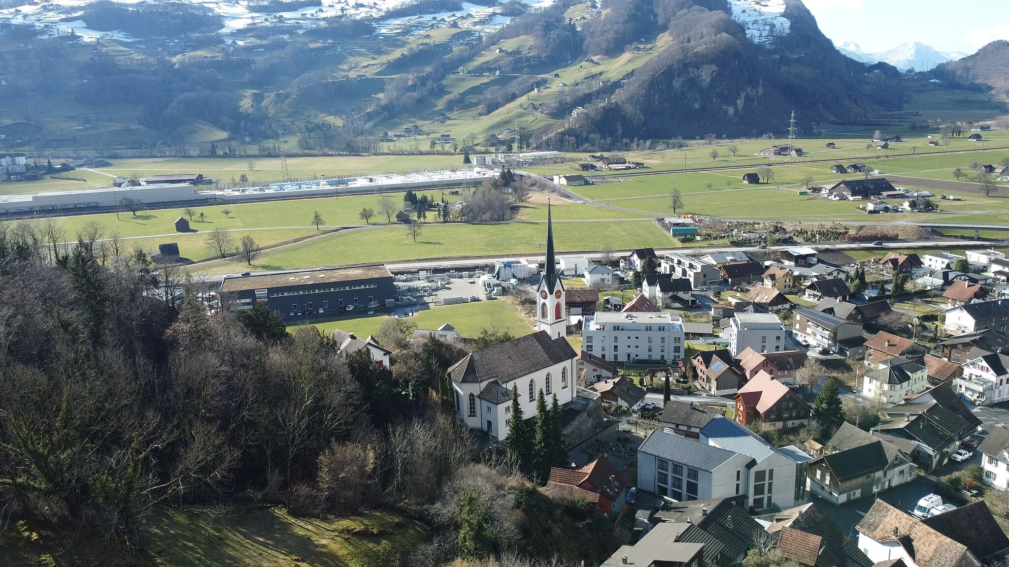 Photo showing: Blick auf die Pfarrkirche St. Eusebius und Berschis