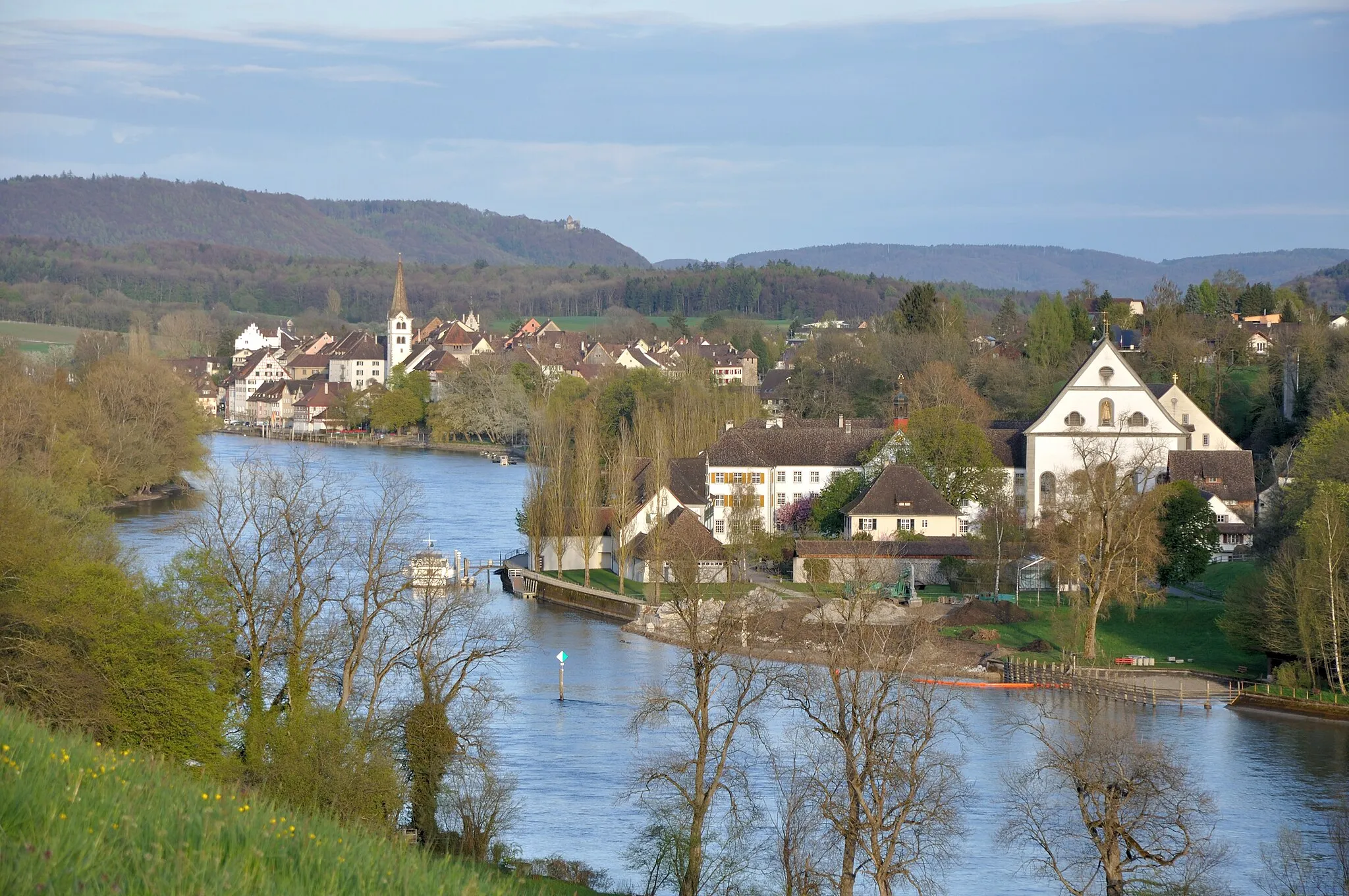 Photo showing: Switzerland, Canton of Schaffhausen, Dörflingen in spring: Bunker A 5497, getarnt als Remise des Klosters