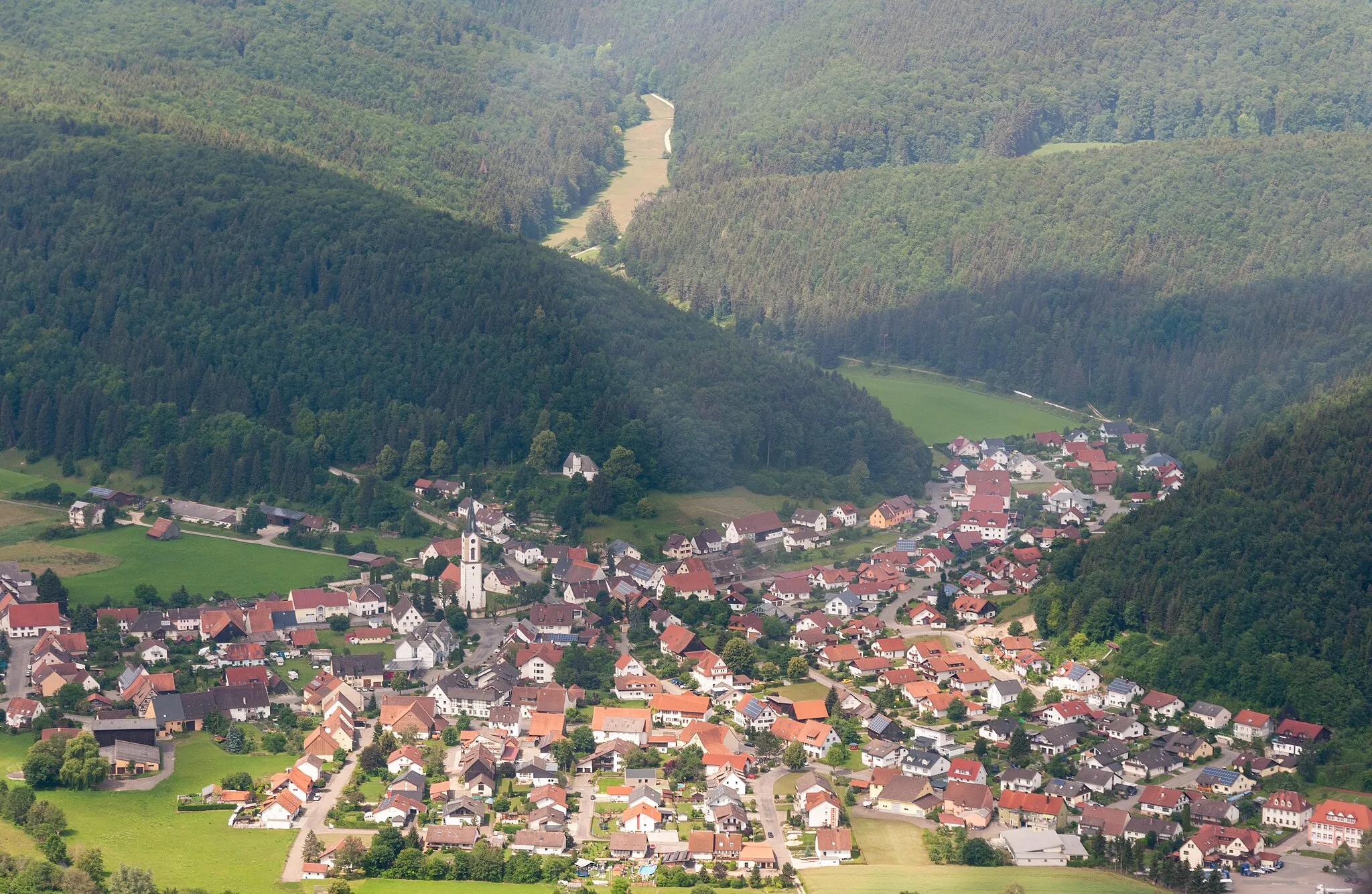 Photo showing: Aerial view of Kirchen-Hausen