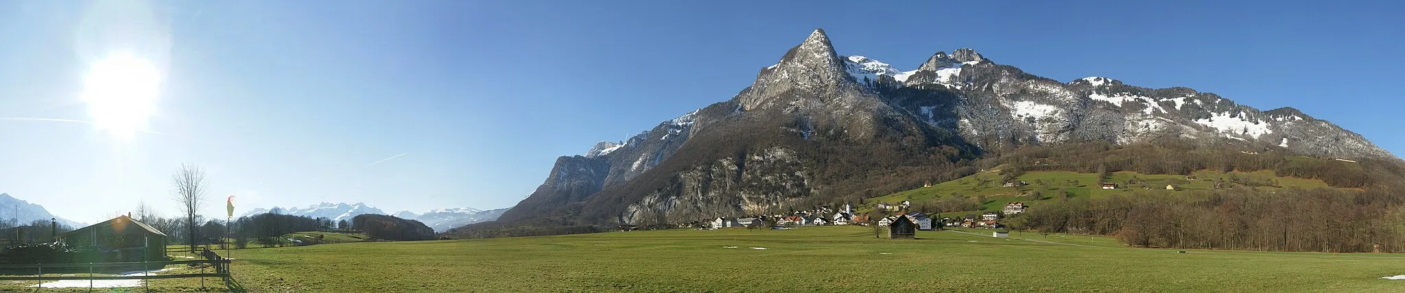 Photo showing: Beim Fischerhüsli: 180° Panorama von Lienz SG im Gemeindegebiet von Altstätten im Rheintal; Blick auf den Hohen Kasten im Alpsteingebirge.