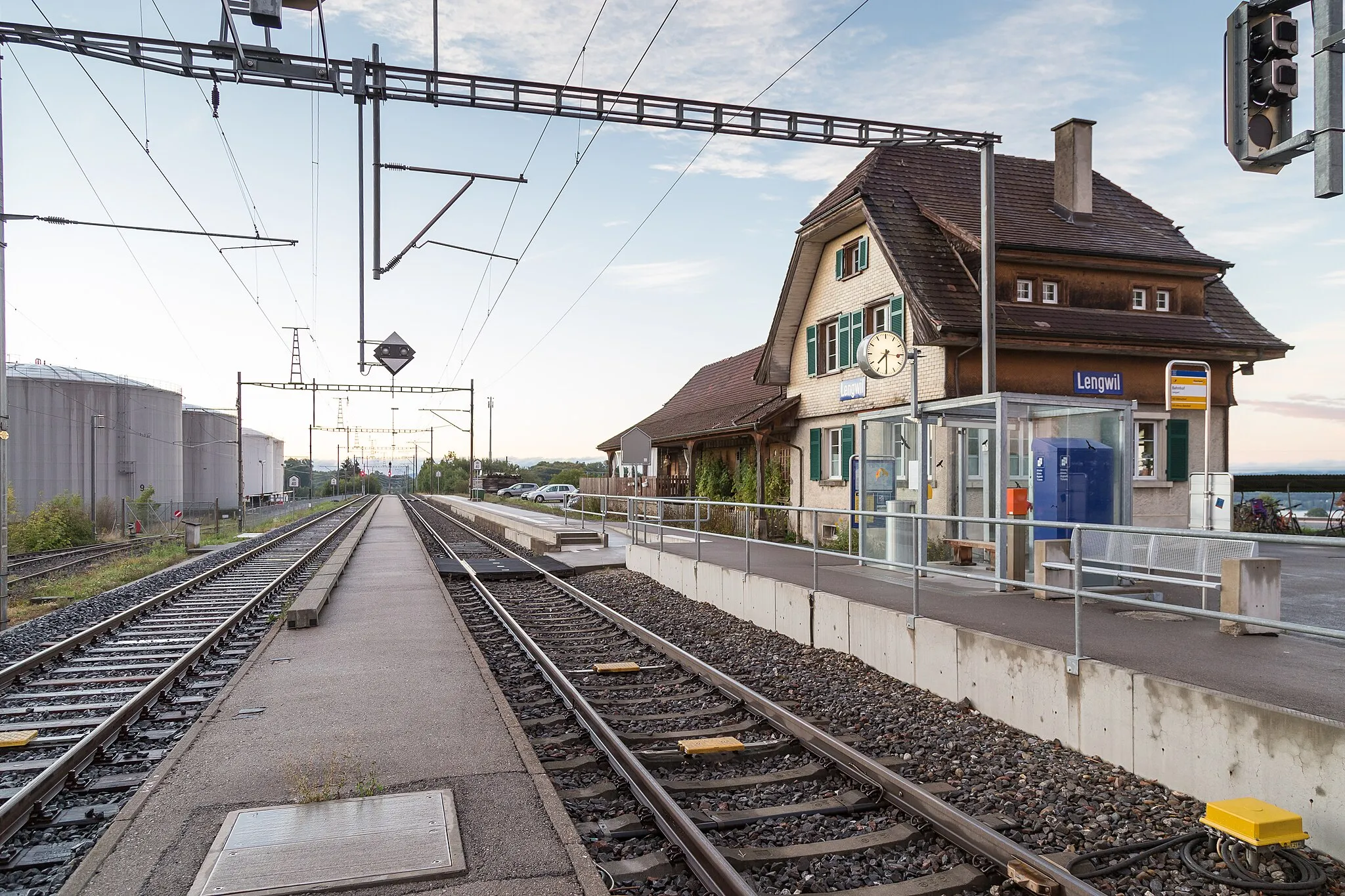 Photo showing: Bahnhof und Tanklager Lengwil