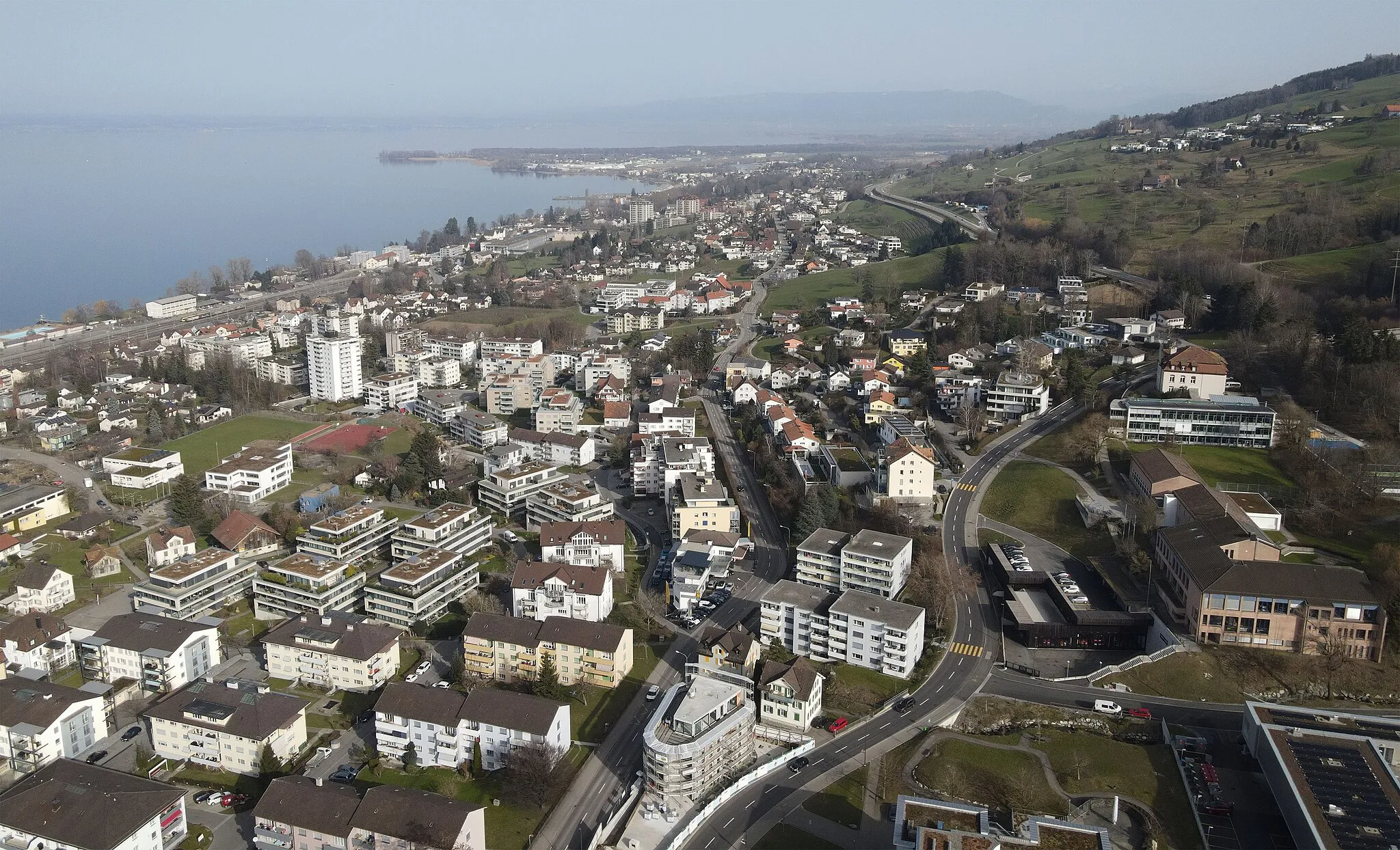 Photo showing: 75m über der Mehrzweckhalle Rorschacherberg, Blick in Richtung Osten der Gemeinde, aufgenommen von Raphael Paul