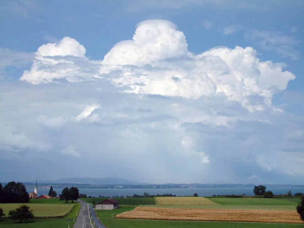 Photo showing: Gewitterwolke einer Superzelle über Friedrichshafen(D) am Bodensee, aufgenommen in Altnau(CH).