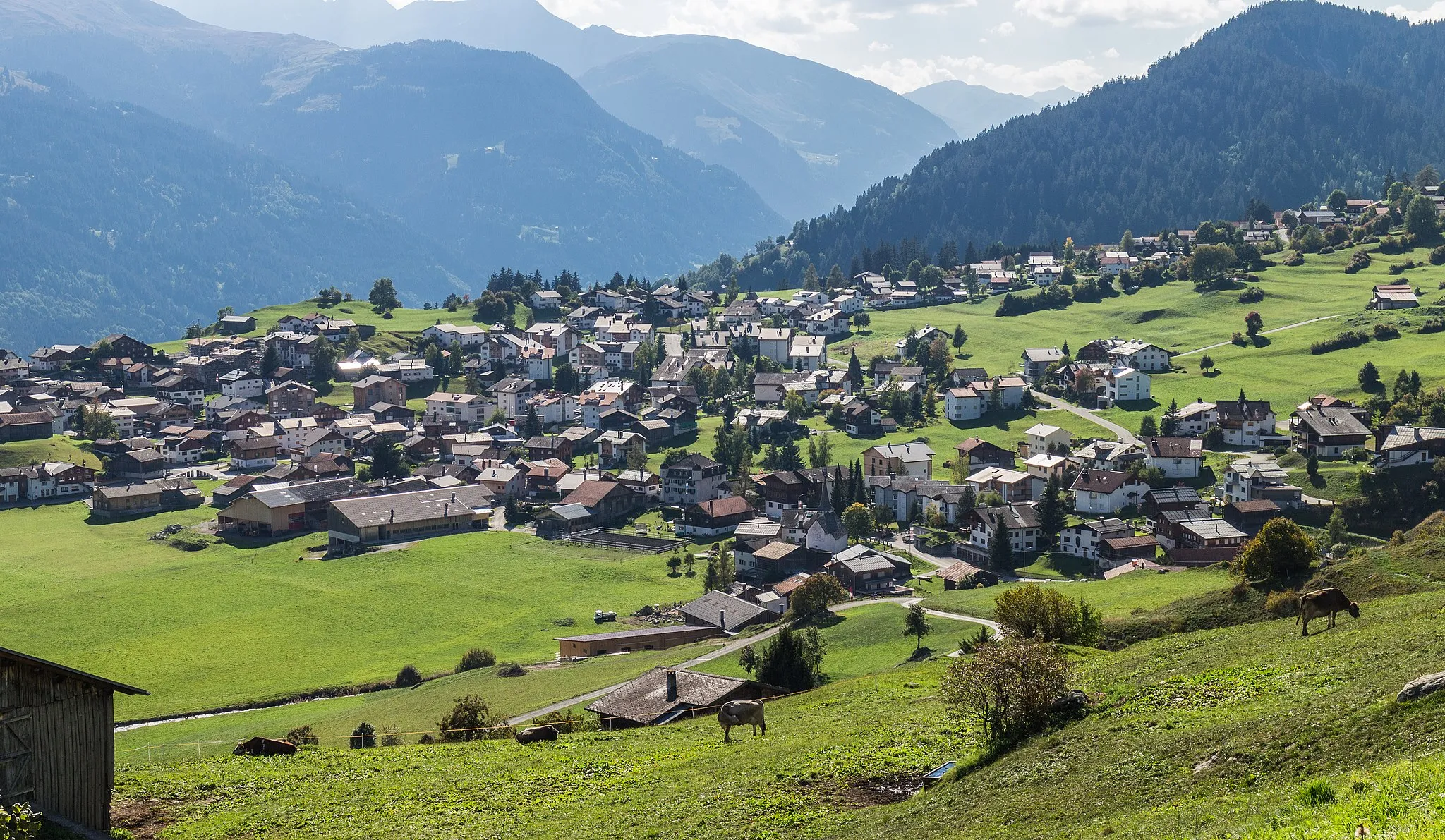 Photo showing: Alp Dado Sura above Breil/Brigels. View of Breil/Brigels.