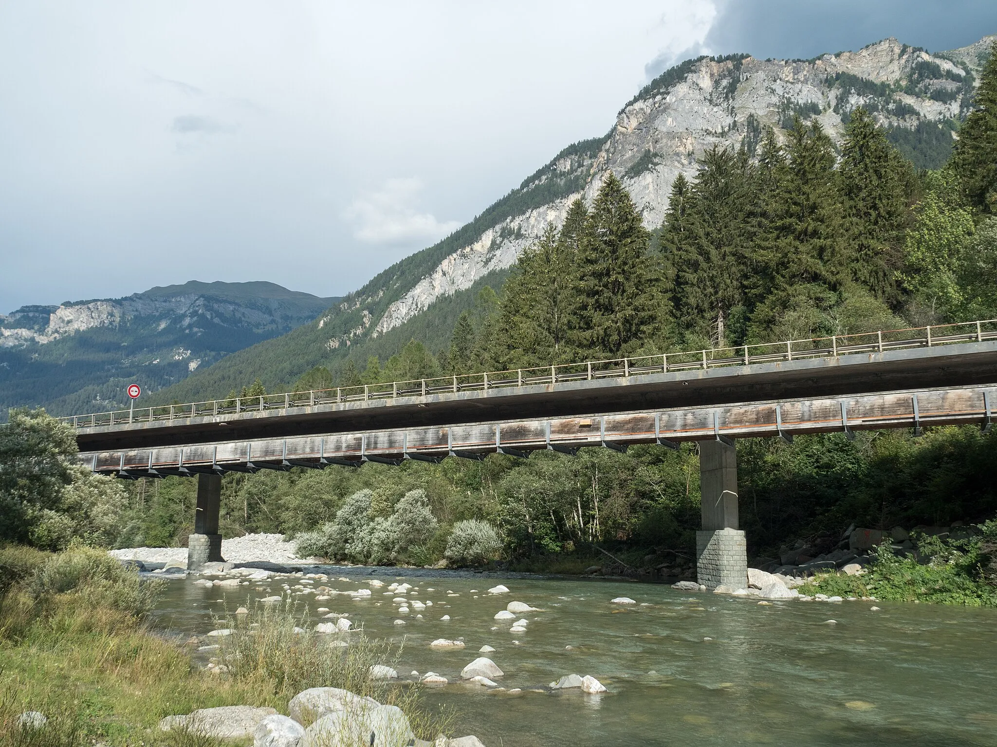 Photo showing: Motorway A13 Road Bridge over the Hinterrhein River, Andeer - Donat, Canton of Graubünden, Switzerland