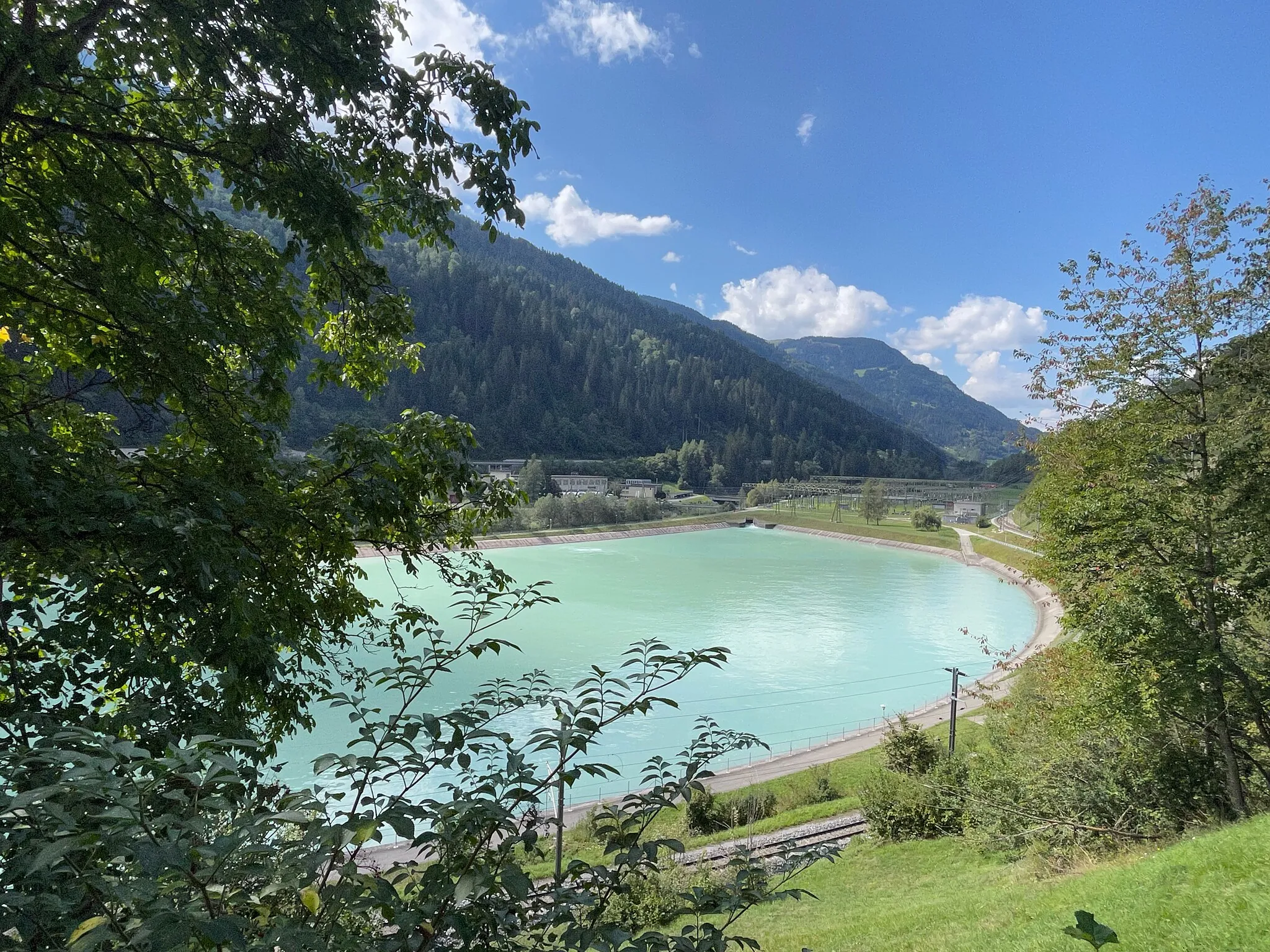 Photo showing: Ausgelichsbecken der Axpo bei Danis, Fraktion der Gemeinde Breil/Brigels