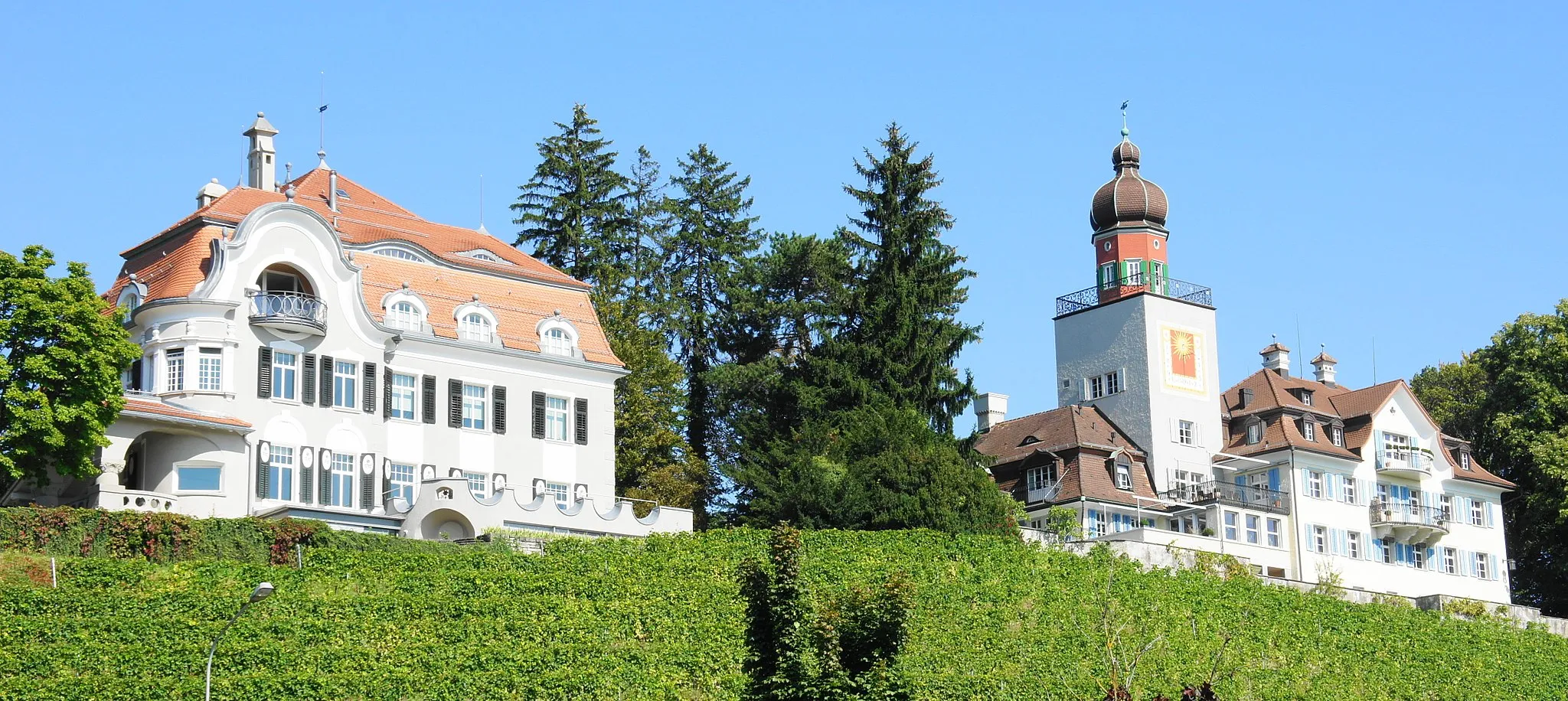 Photo showing: Jugendstilvilla, Schlossstrasse 211, in Balgach (links)
Schloss Heerbrugg, Schlossstrasse 209, in Balgach (rechts)