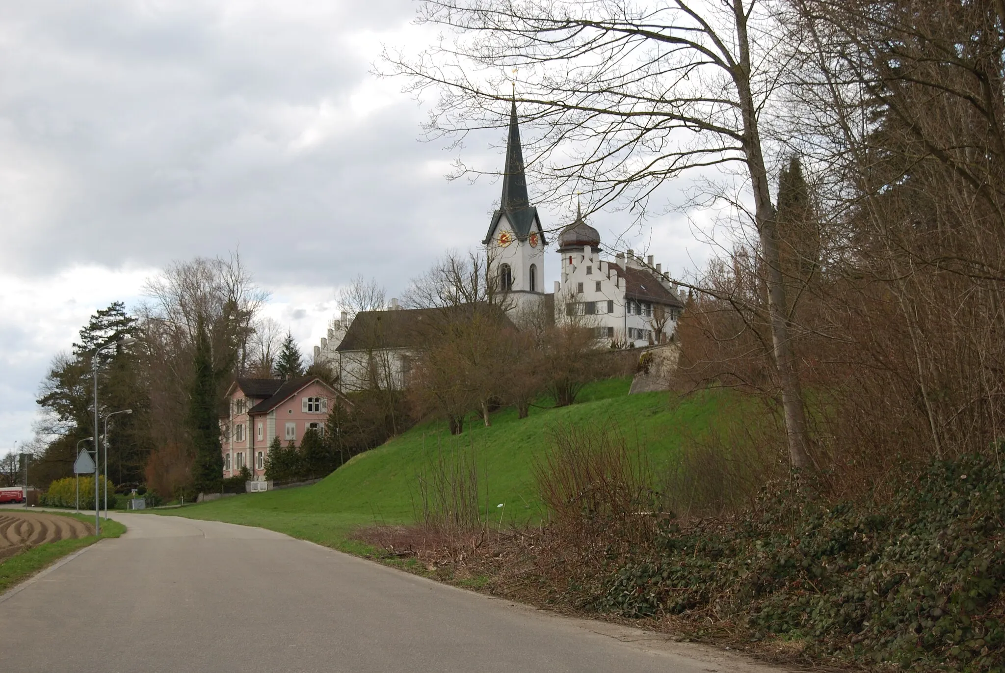 Photo showing: Protestant church and Castle Bürglen, canton of Thurgovia, Switzerland