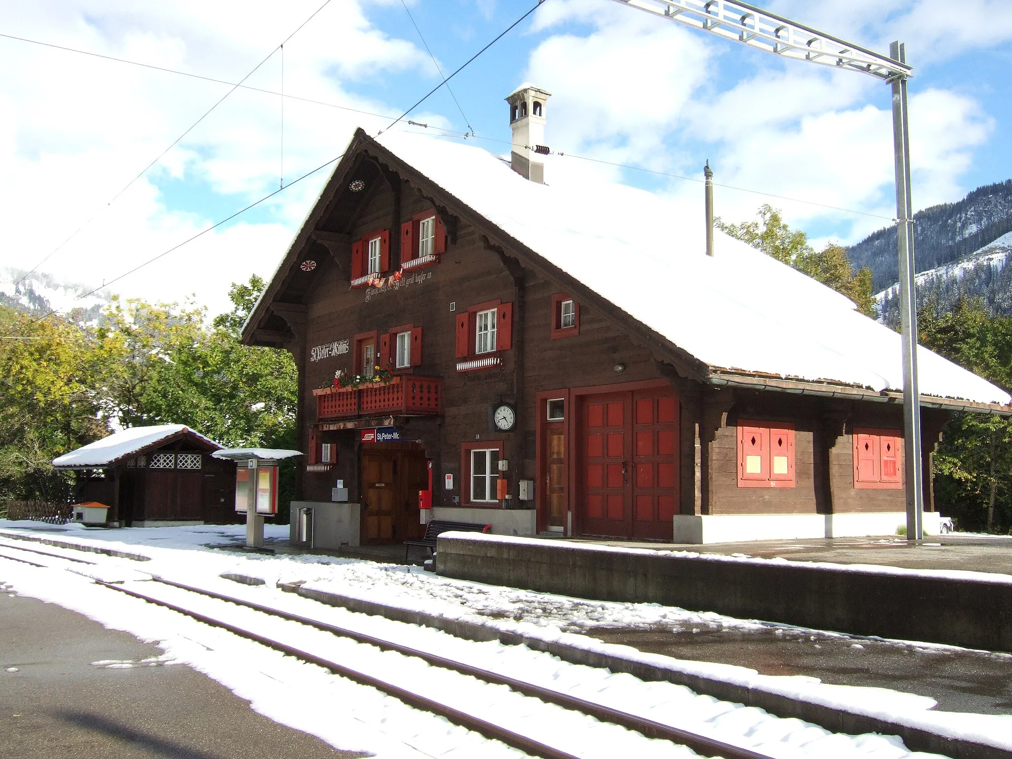 Photo showing: Sankt Peter-Molinis railway station, near Chur, Switzerland.