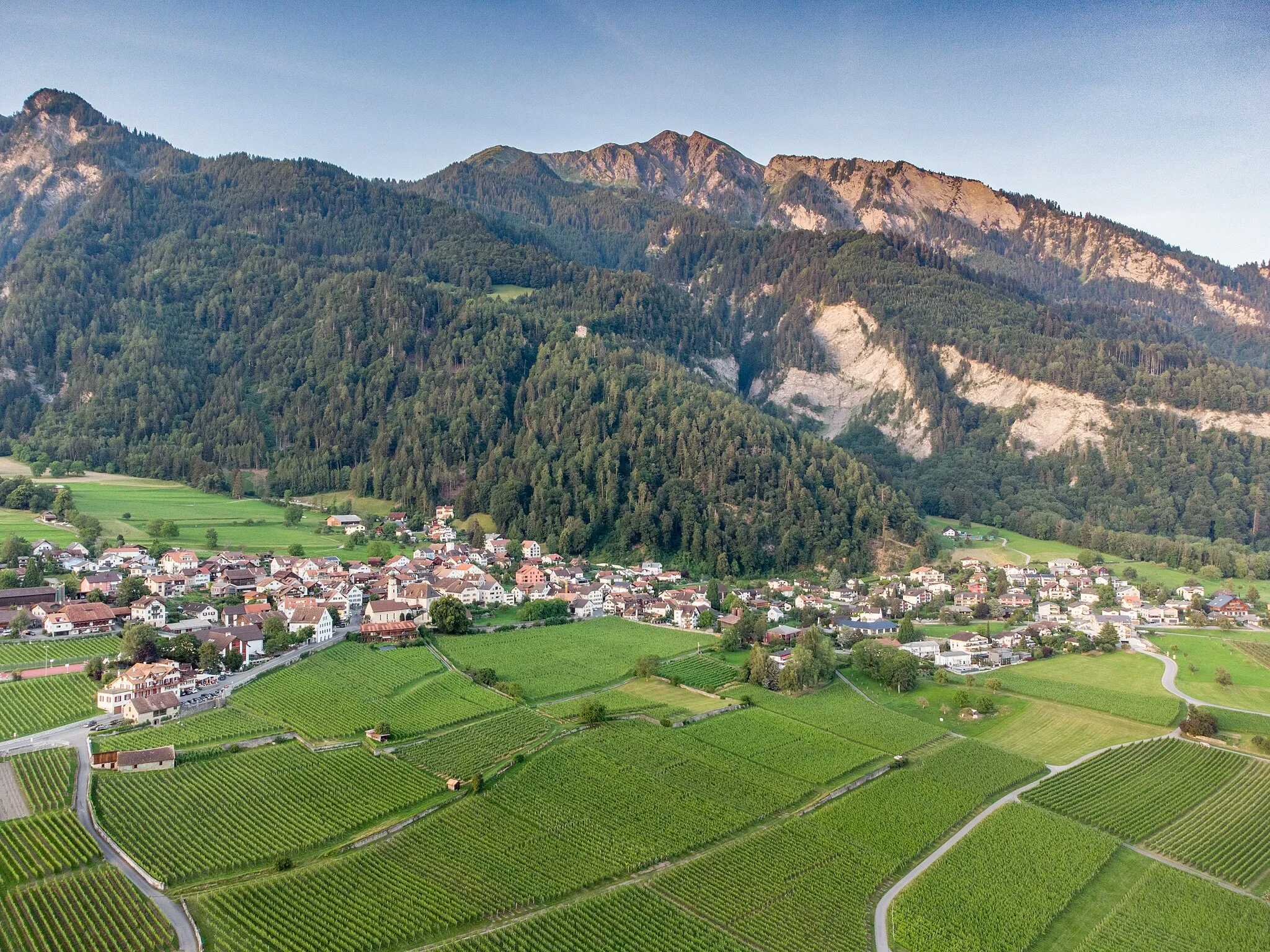 Photo showing: Jenins, a village in Graubünden, Switzerland