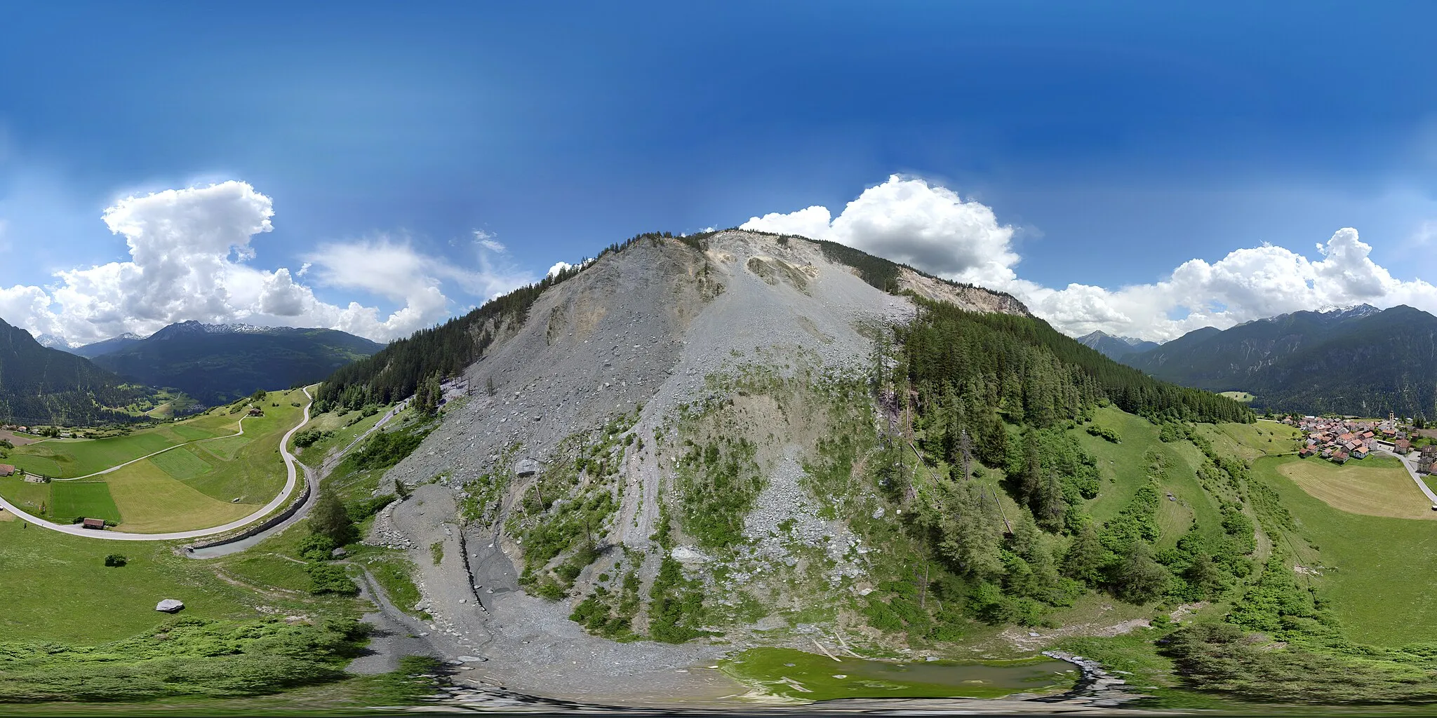 Photo showing: Aerial Spherical Panorama from "Igl Rutsch" (Brienz/Brinzauls, Grisons, Switzerland)