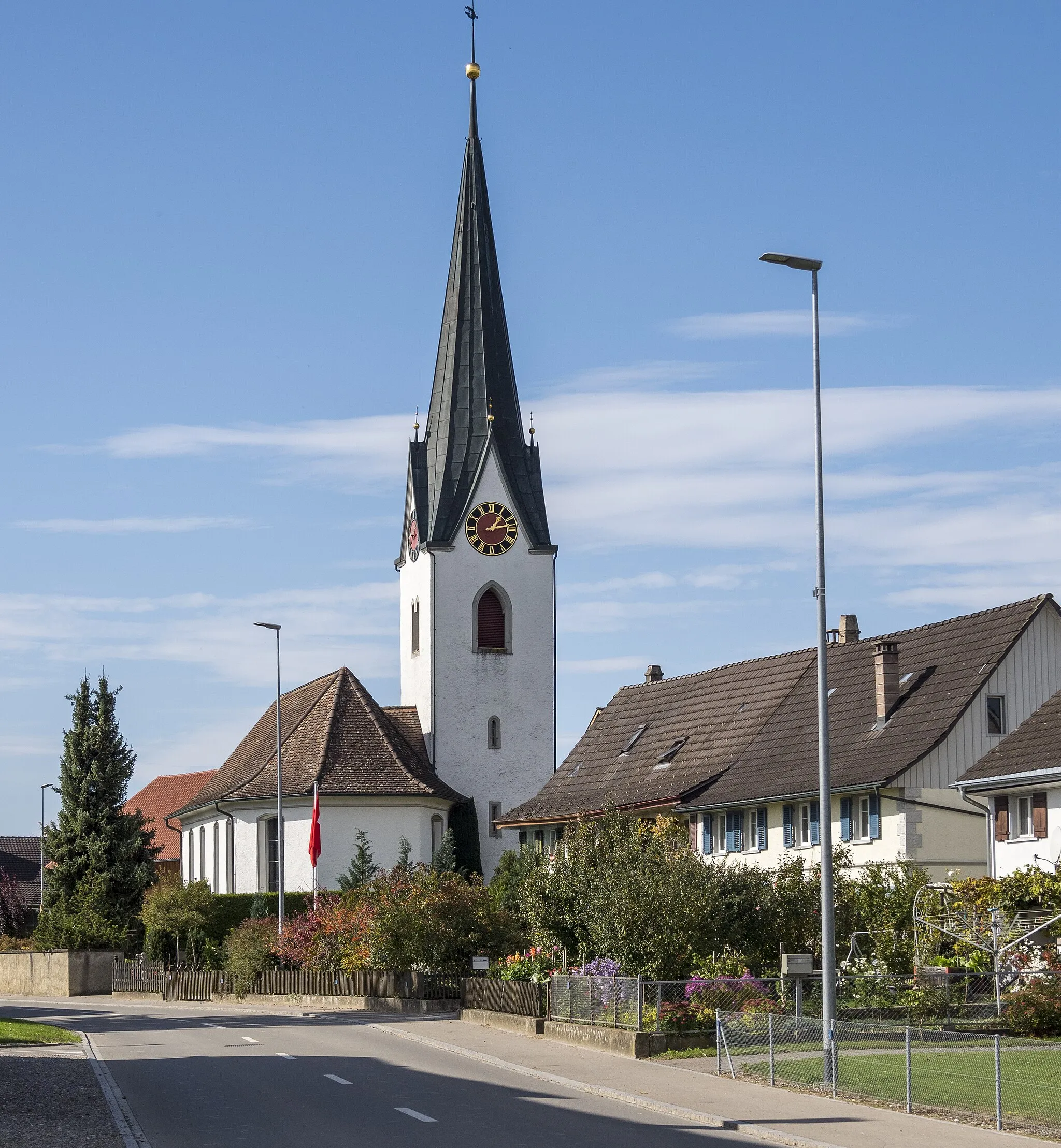 Photo showing: Birwinken TG: Hauptstrasse mit Evangelischer Kirche und zusammengebauten Häusern aus dem 19. Jahrhundert.