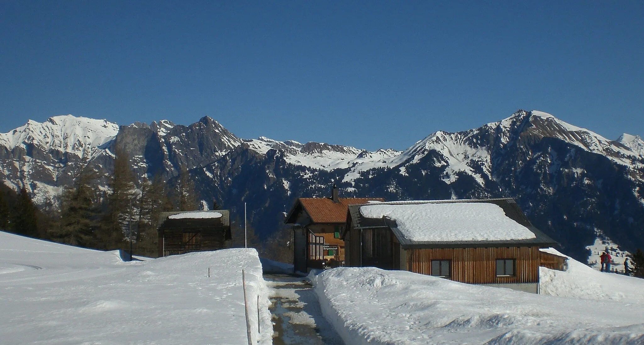 Photo showing: Jägeri auf St.Margretenberg mit Falknis und Vilan