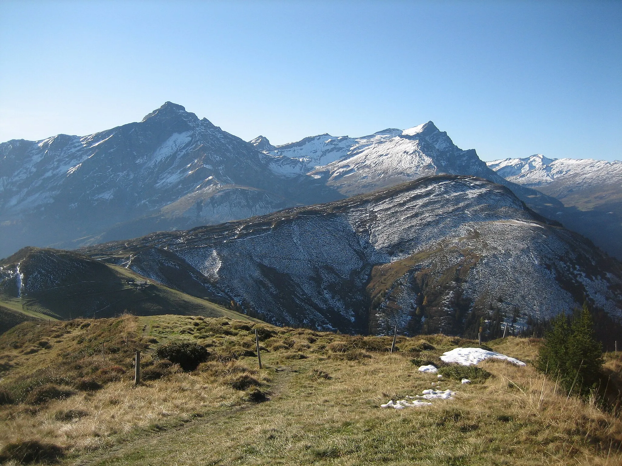 Photo showing: Lüschgrat, Piz Beverin and Bruschghorn from Tguma, Safien, Cazis, Tschappina, Grison, Switzerland