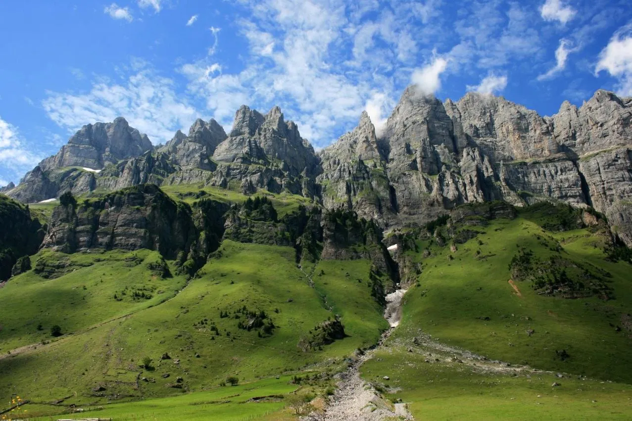 Photo showing: Jegerstock range (Signalstock in centre-right) near Klausenpass