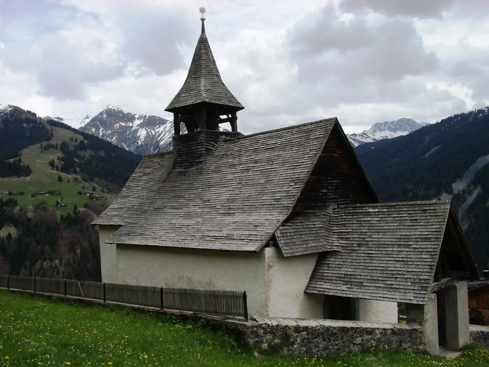 Photo showing: Saint Anna Chapel, Schuders GR, Switzerland