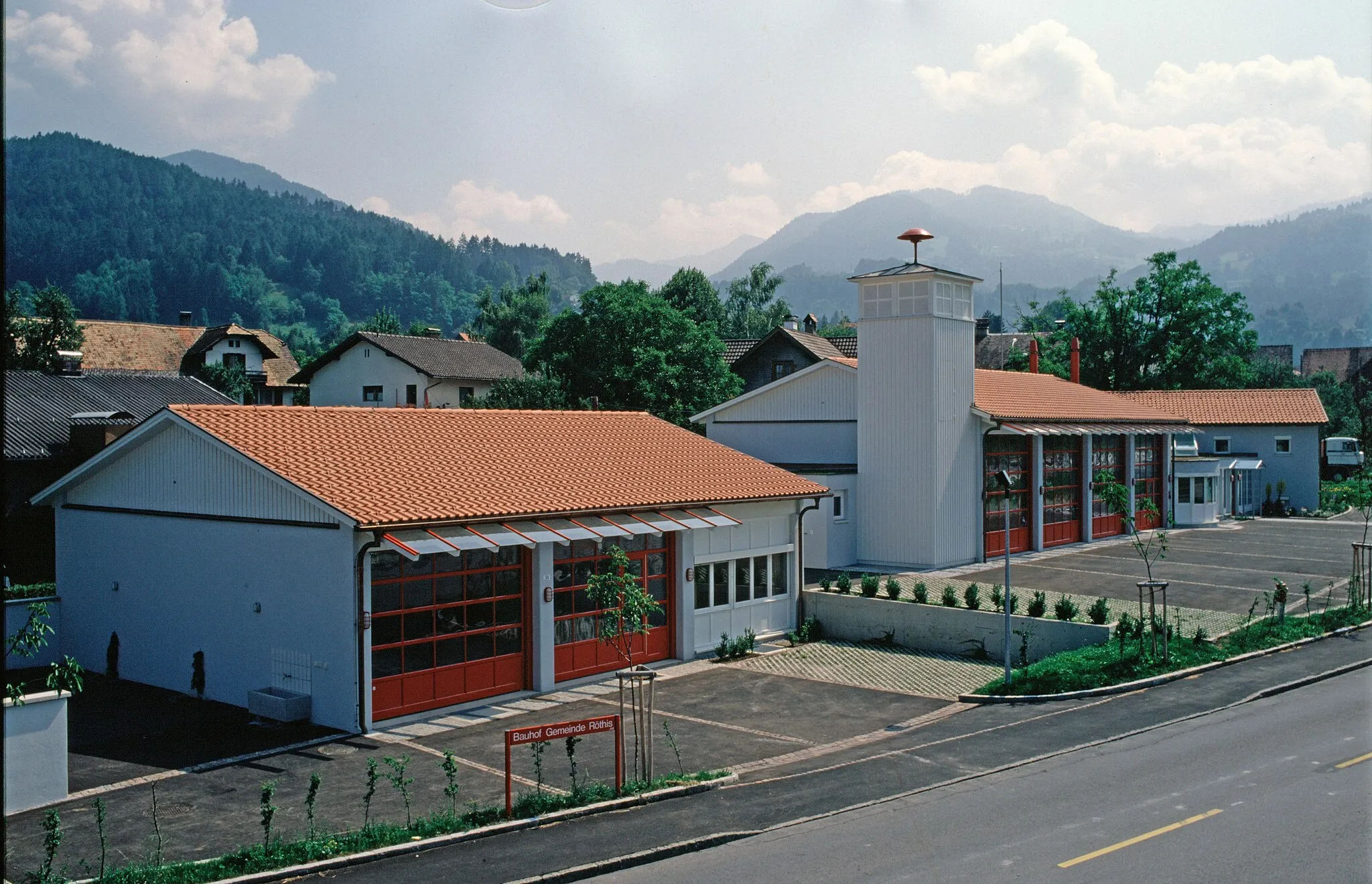 Photo showing: Fire station in the municipality of Röthis in Vorarlberg, Austria.