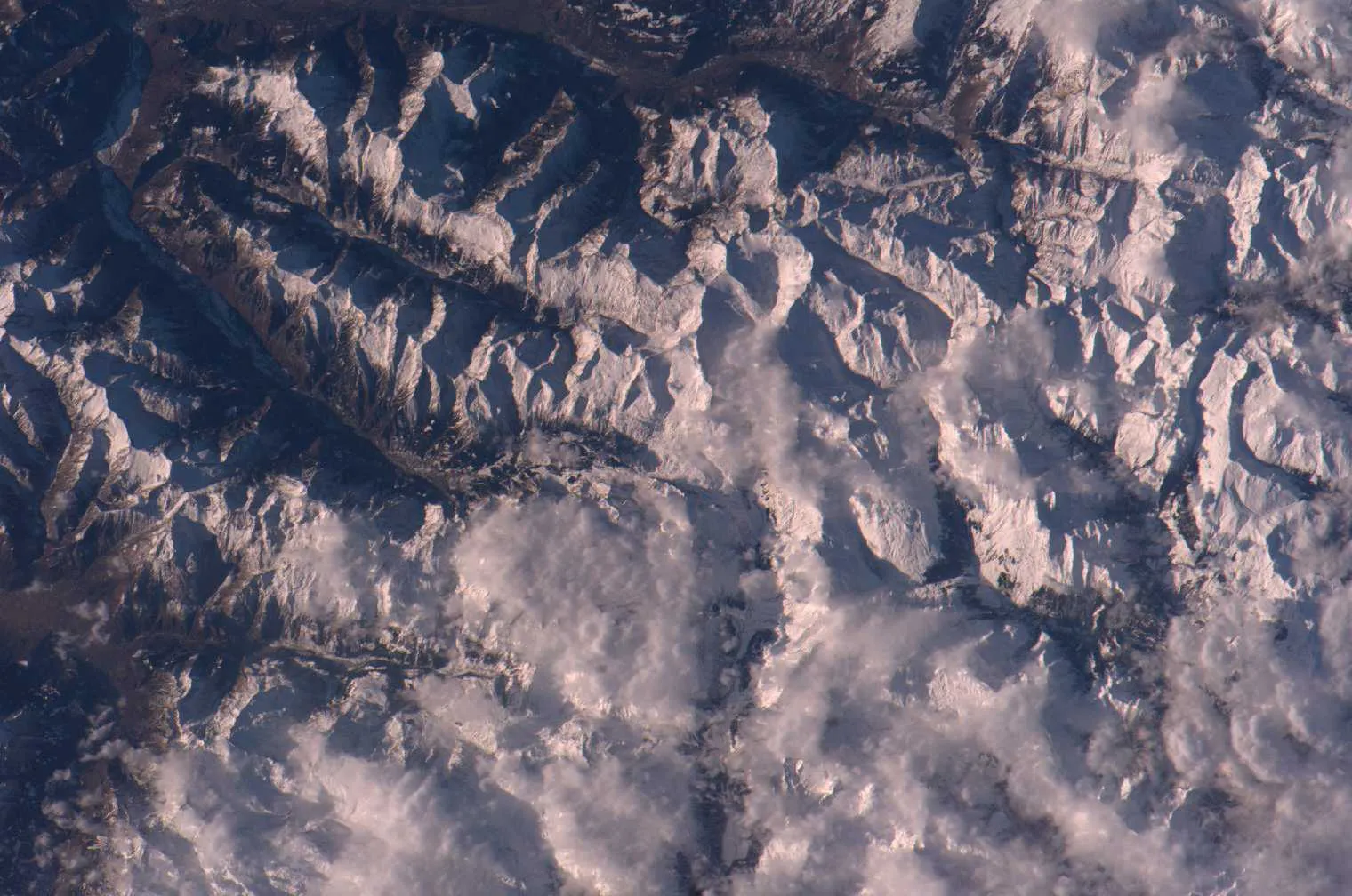 Photo showing: View of Switzerland taken during ISS Expedition 12.