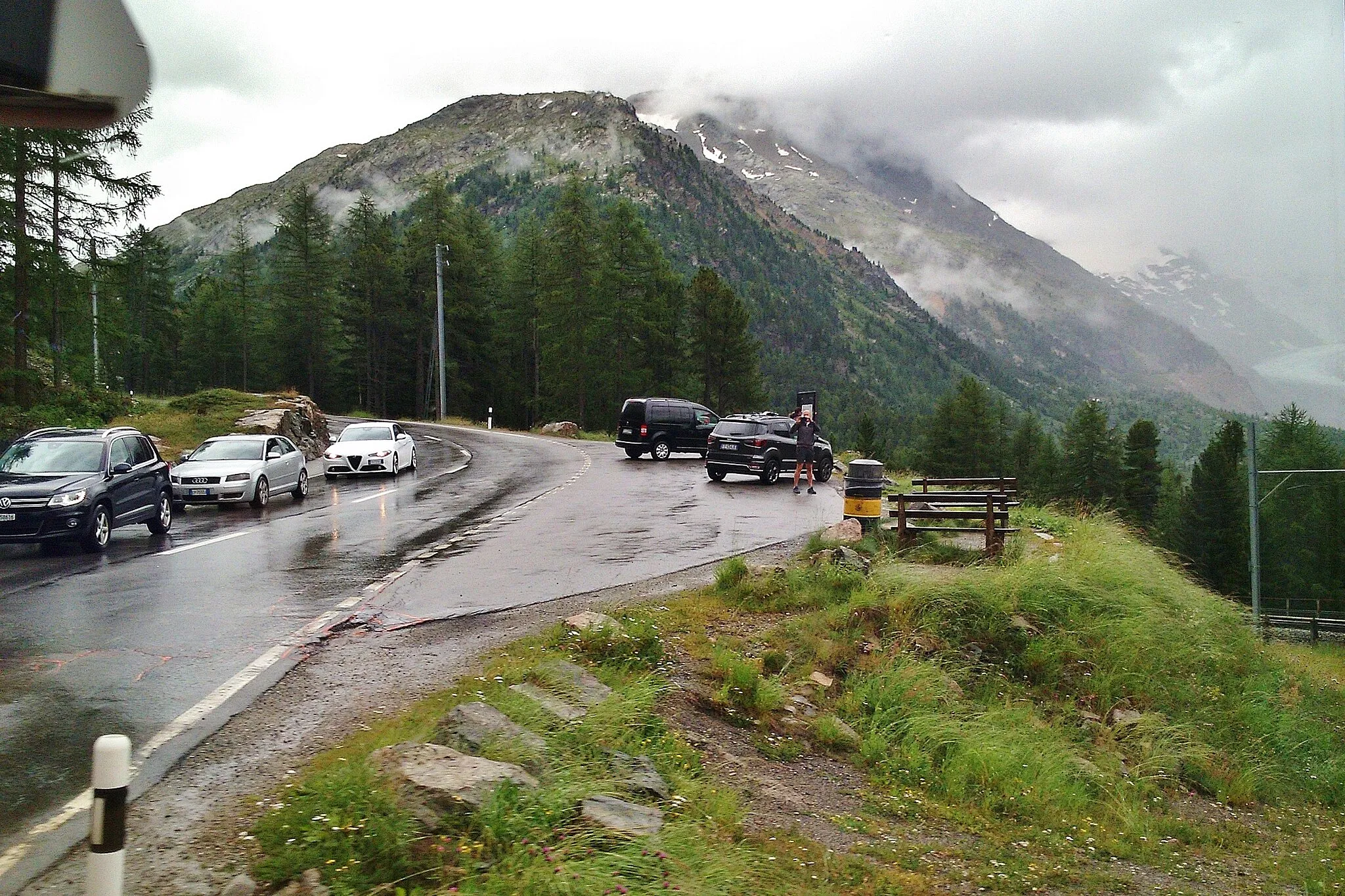 Photo showing: Blick aus der Berninabahn in der Montebello-Kurve Richtug Munt Pers und Morteratschgletscher.