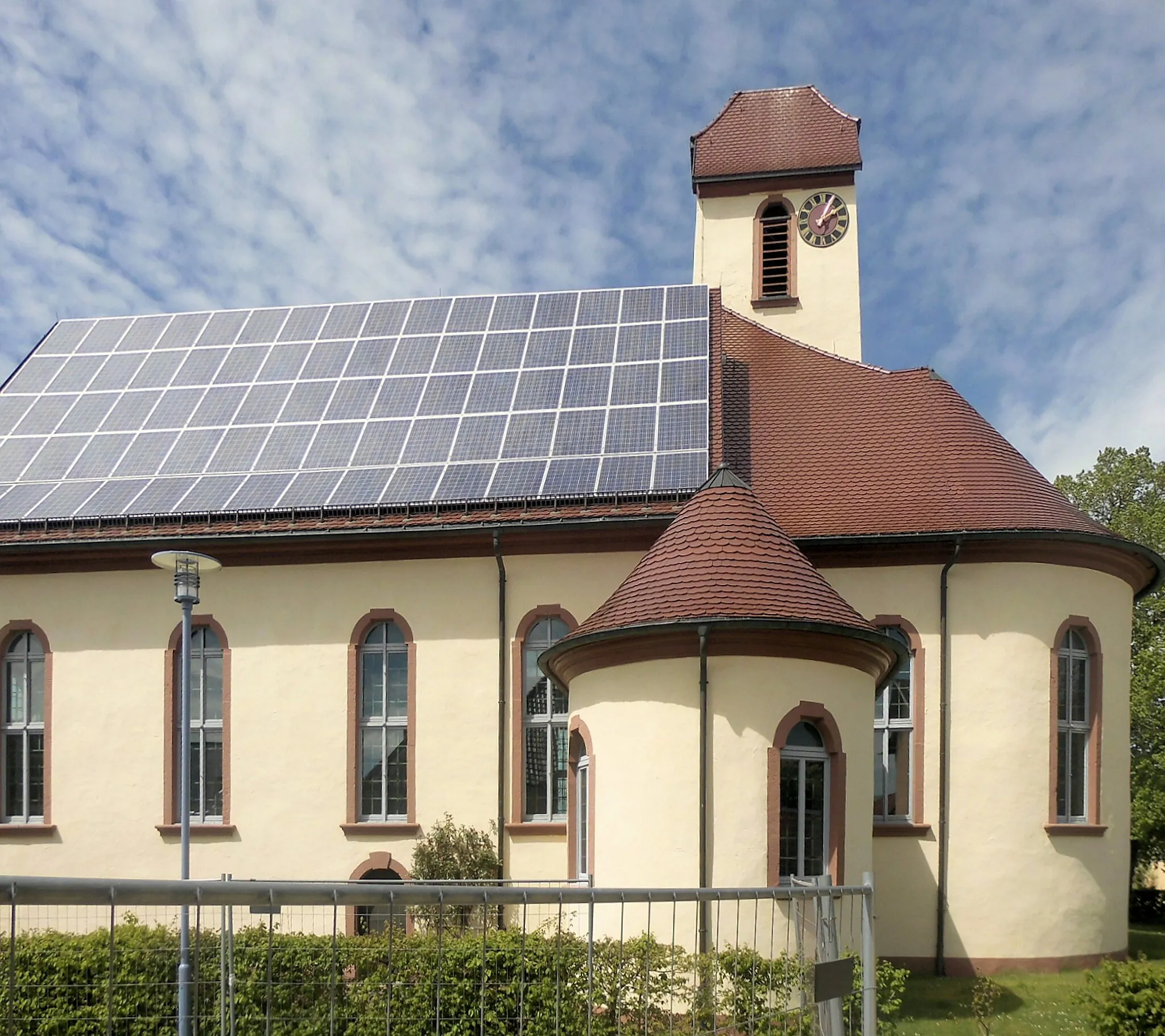 Photo showing: Südseite der evangelischen Kirche in Obernaldingen, Stadt Bad Dürrheim, Deutschland