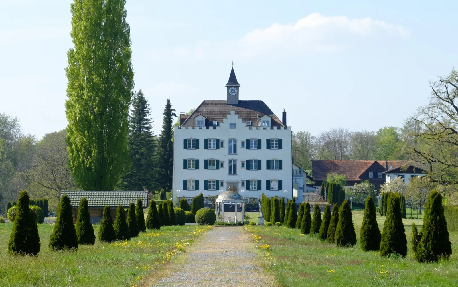 Photo showing: Schloss Liebburg vom Eingangstor aus gesehen.