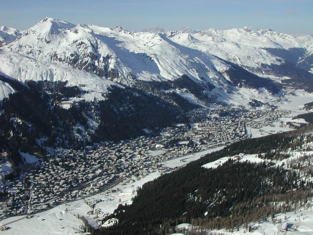 Photo showing: Davos in Switzerland - taken from paraglider