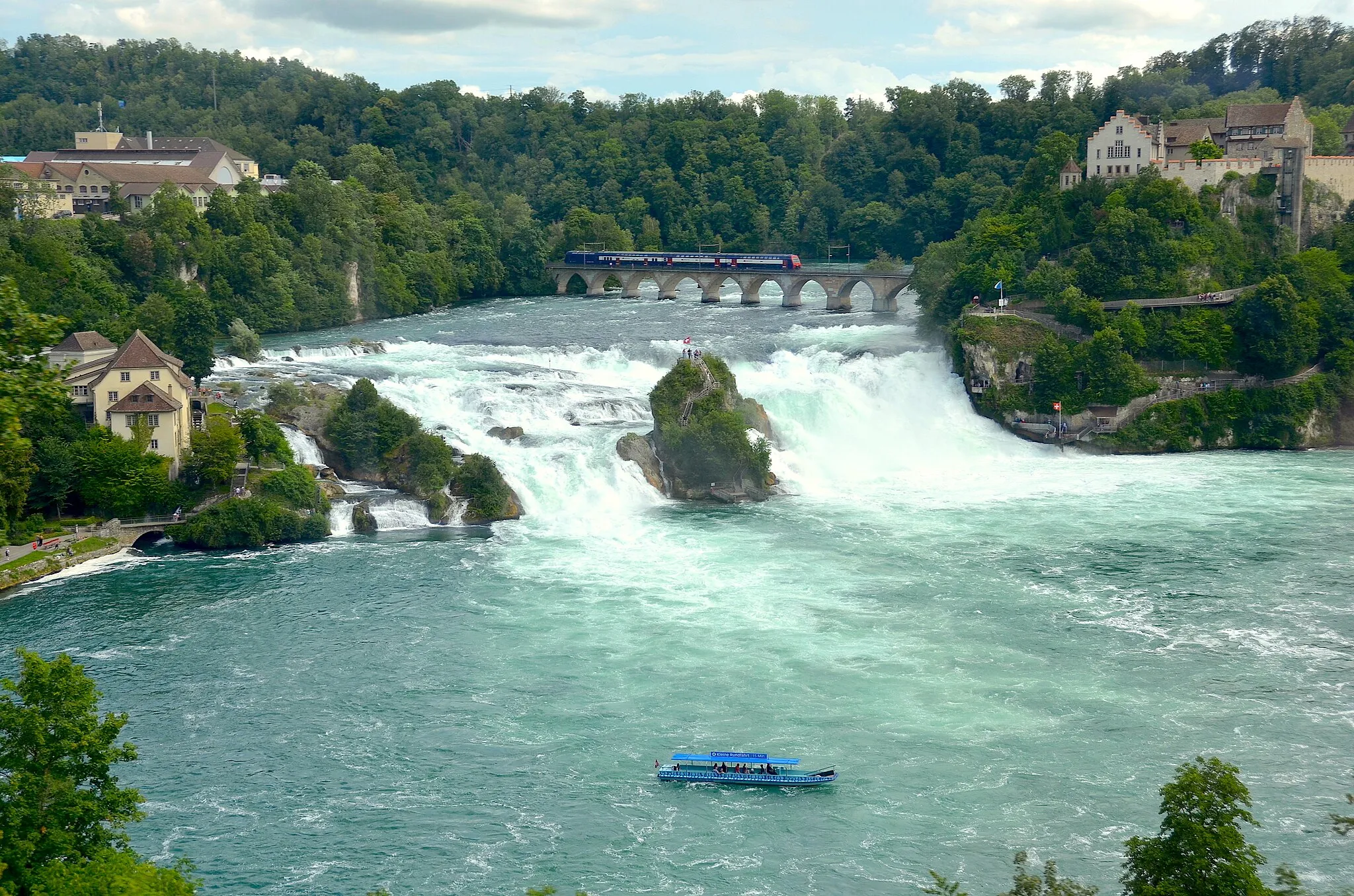 Photo showing: Rheinfall mit Rheinfallbrücke und Schloss Laufen