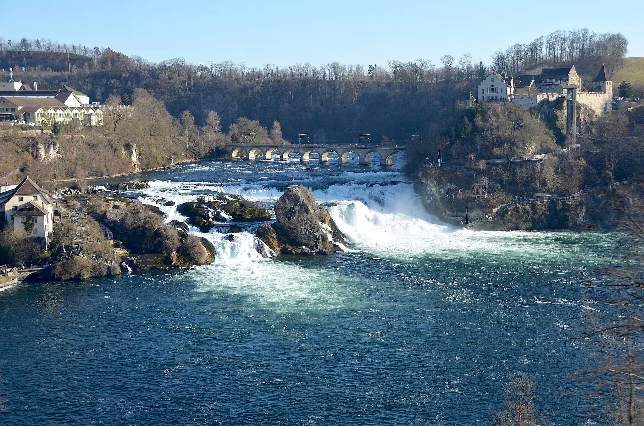 Photo showing: Rheinfall mit Rheinfallbrücke und Schloss Laufen