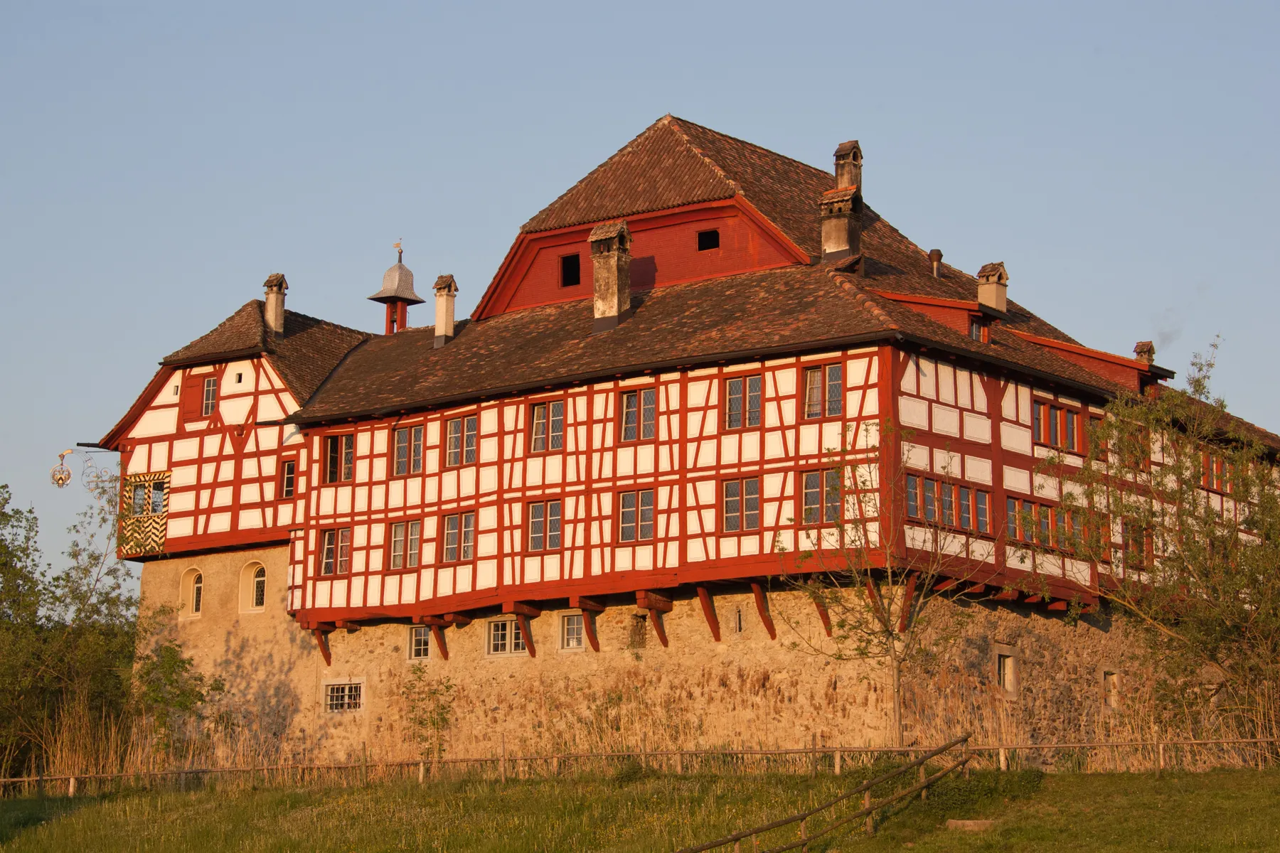 Photo showing: Weiherschloss Hagenwil bei Sonnenaufgang