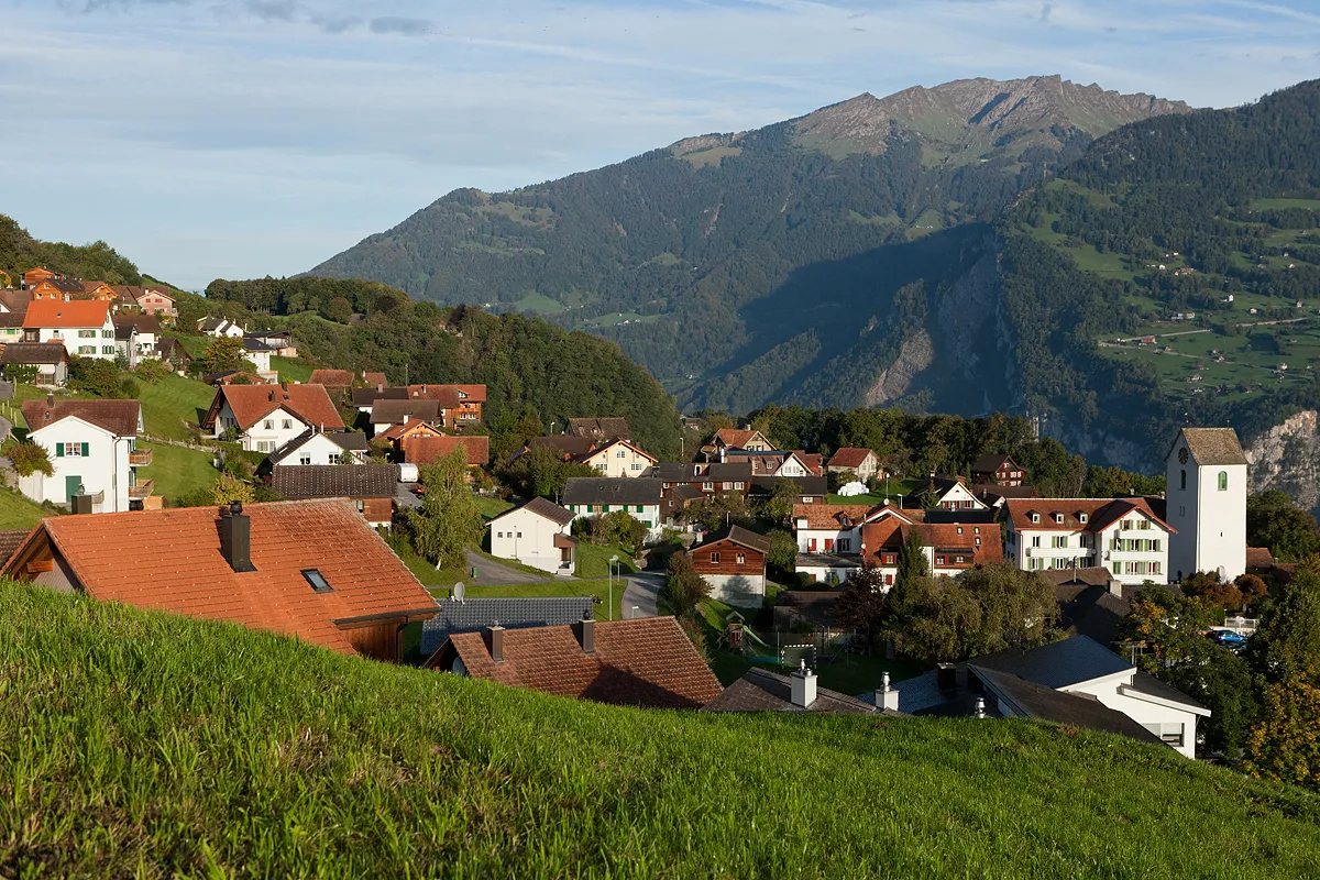 Photo showing: Obstalden (Gemeinde Glarus-Nord) an der Kerenzerbergstrasse von Osten her gesehen