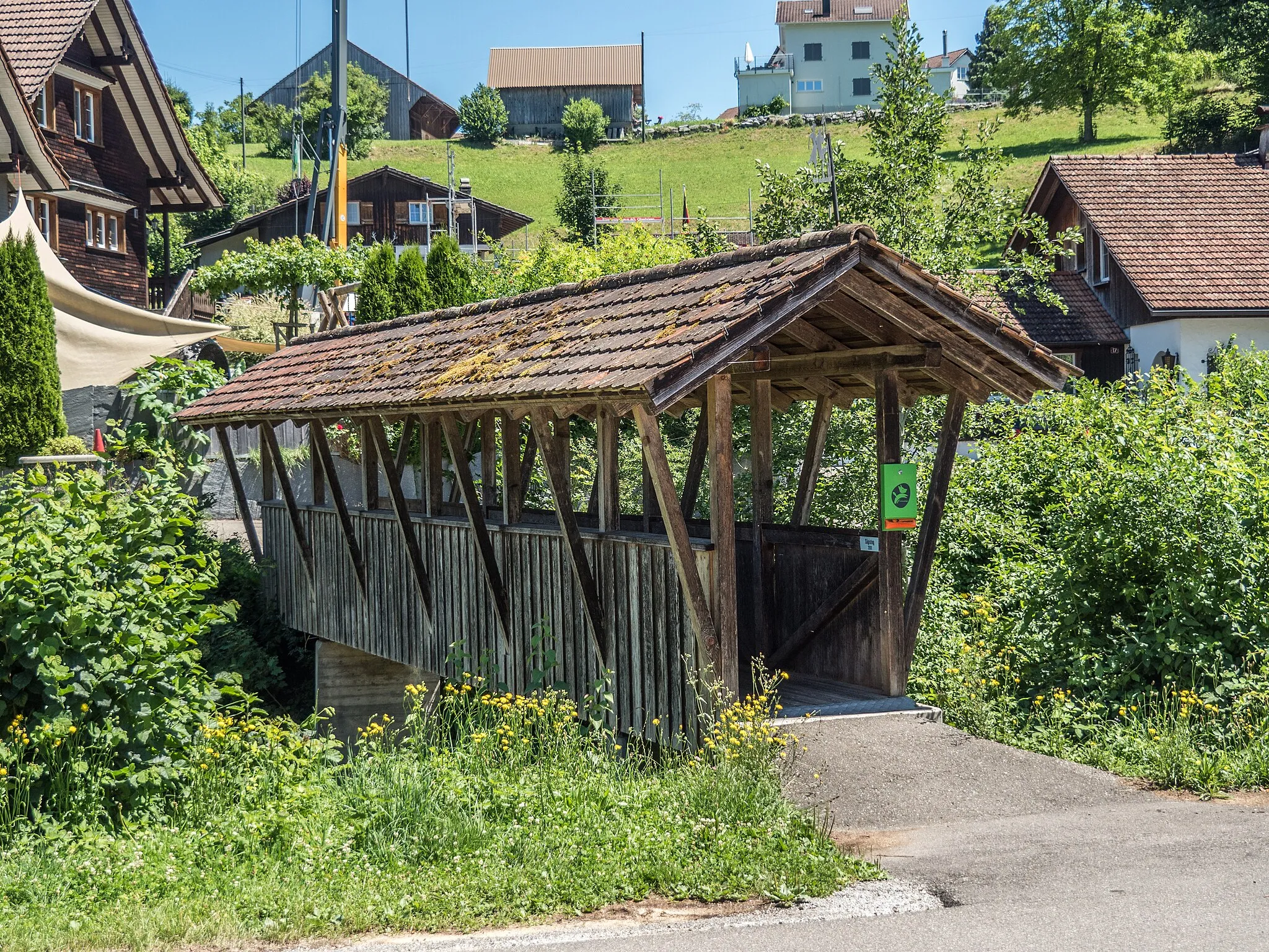 Photo showing: Covered Wooden Pedestrian Bridge over the Arneggerbach, Niederbüren, Canton of St. Gallen, Switzerland