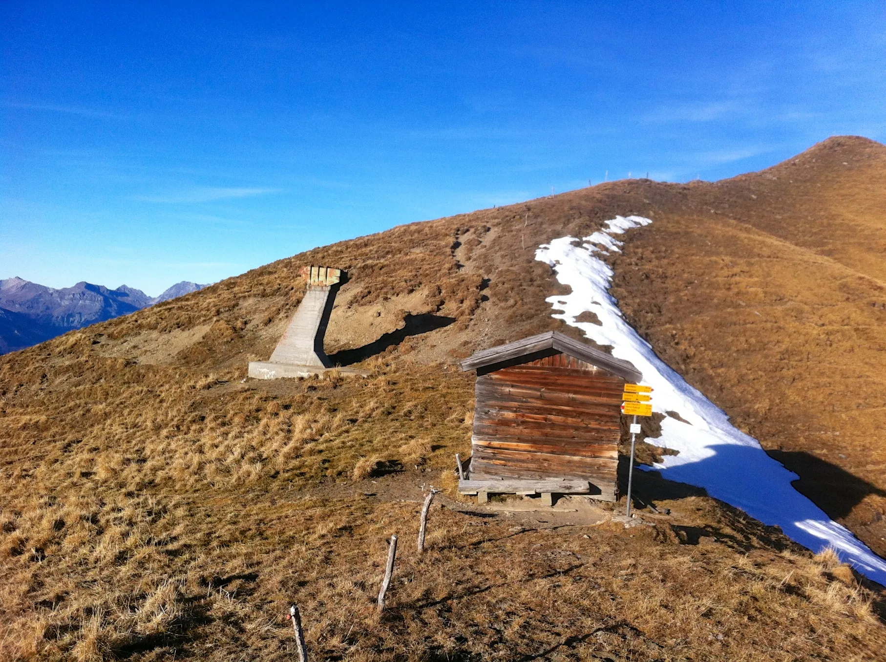 Photo showing: ruins of old ski-lift "Strassberger Fürggli" in Fondei/Arosa, Switzerland