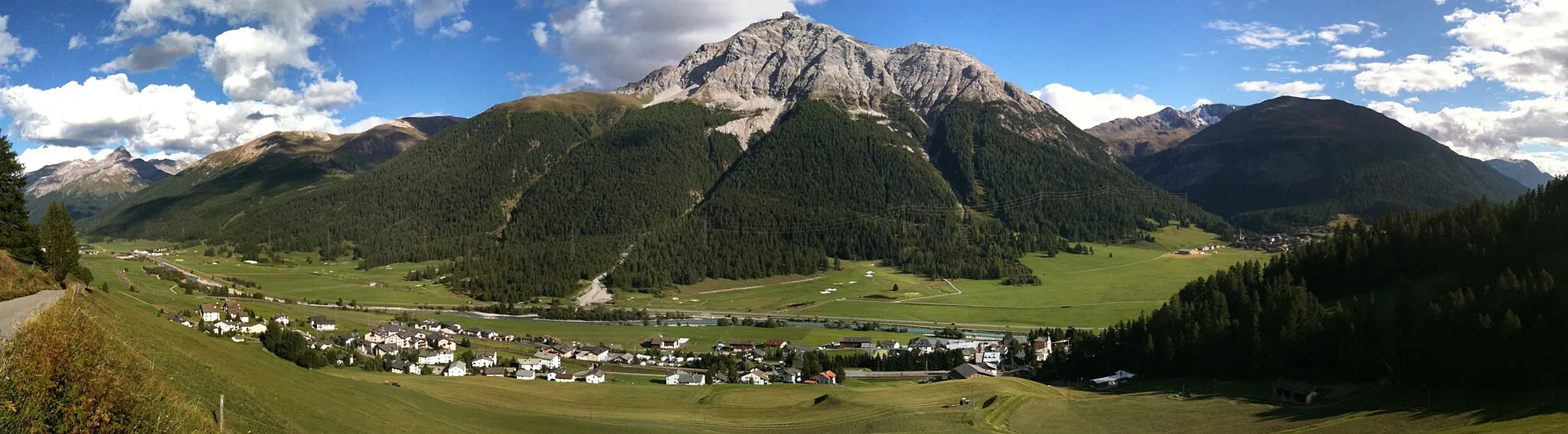 Photo showing: Panorama von Madulain (Oberengadin im Kanton Graubünden)