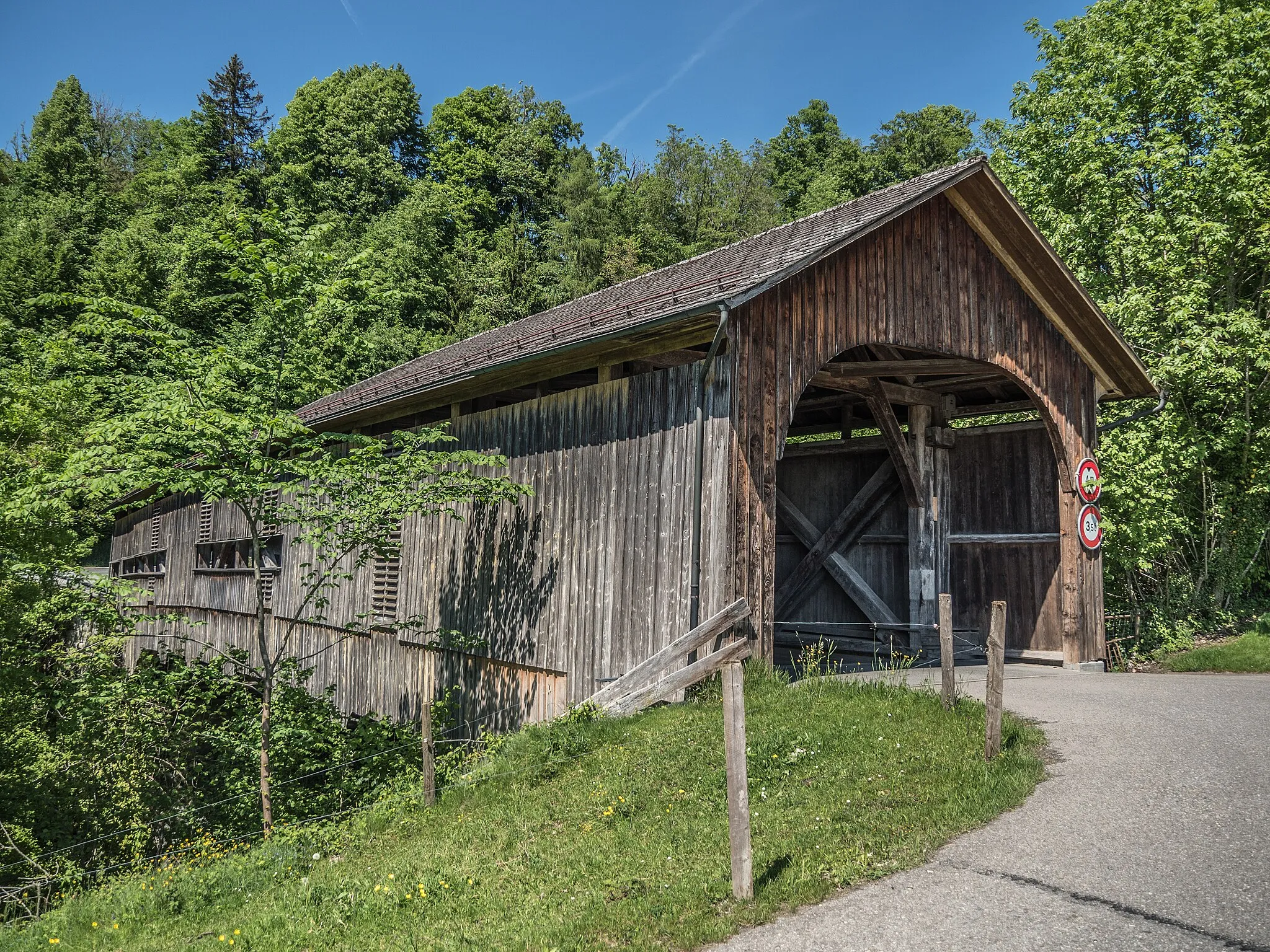 Photo showing: Covered Wooden Road Bridge over the Aabach River, St. Gallenkappel – Eschenbach, Canton of St. Gallen, Switzerland