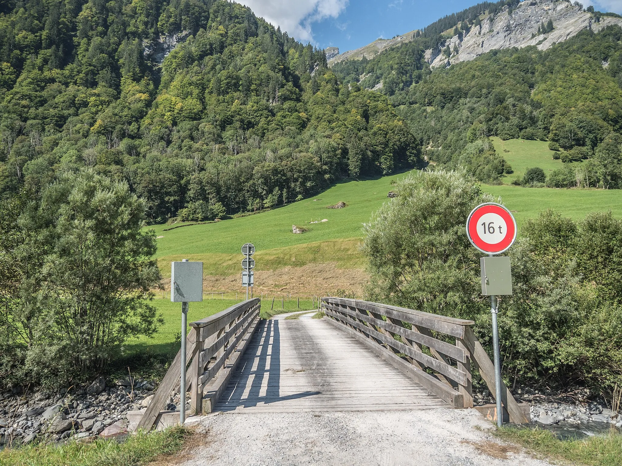 Photo showing: Road Bridge over the Sernf River, Glarus Süd, Canton of Glarus, Switzerland