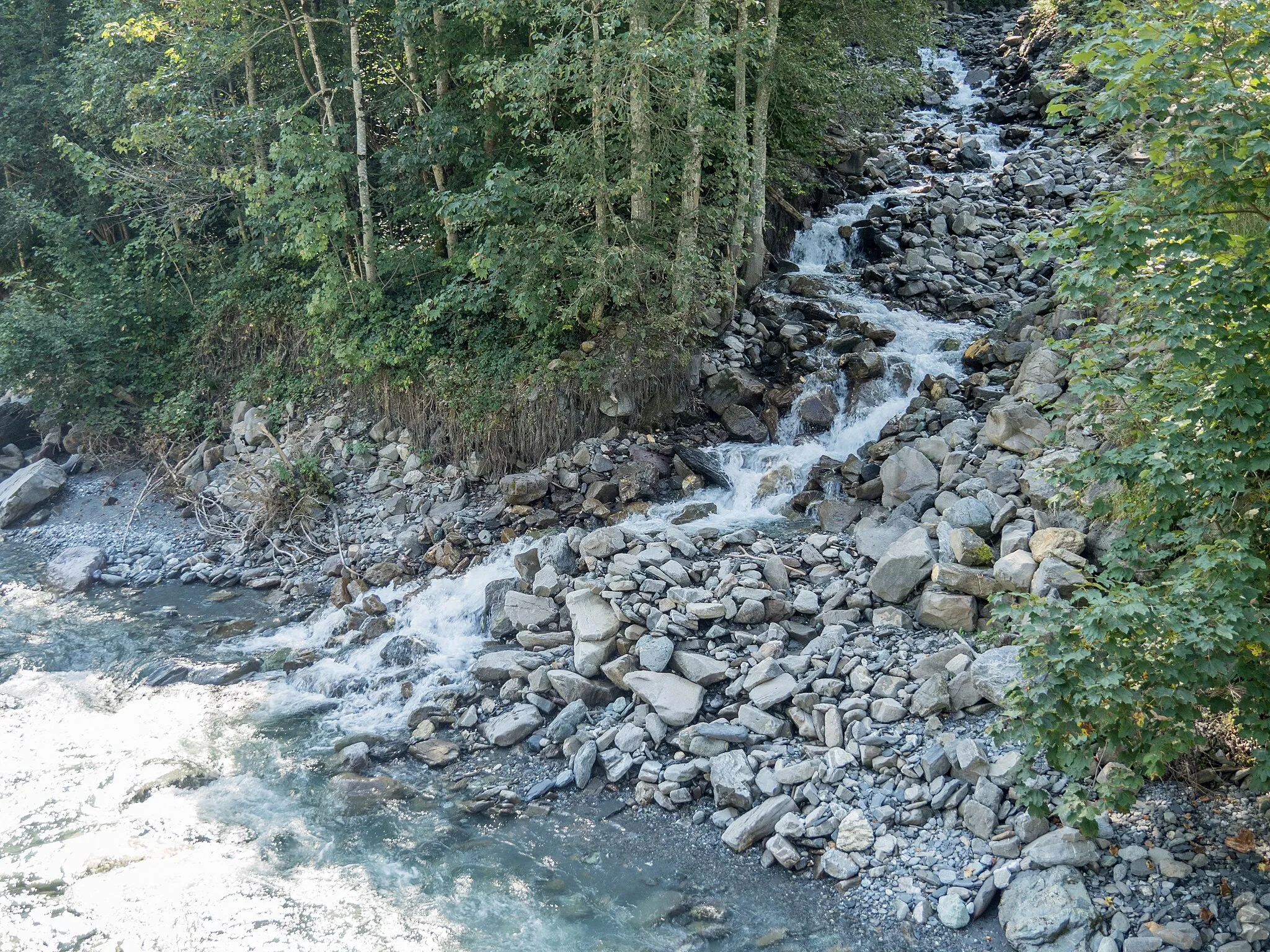 Photo showing: Berglibach River Mouth into the Sernf, Glarus Süd, Canton of Glarus, Switzerland