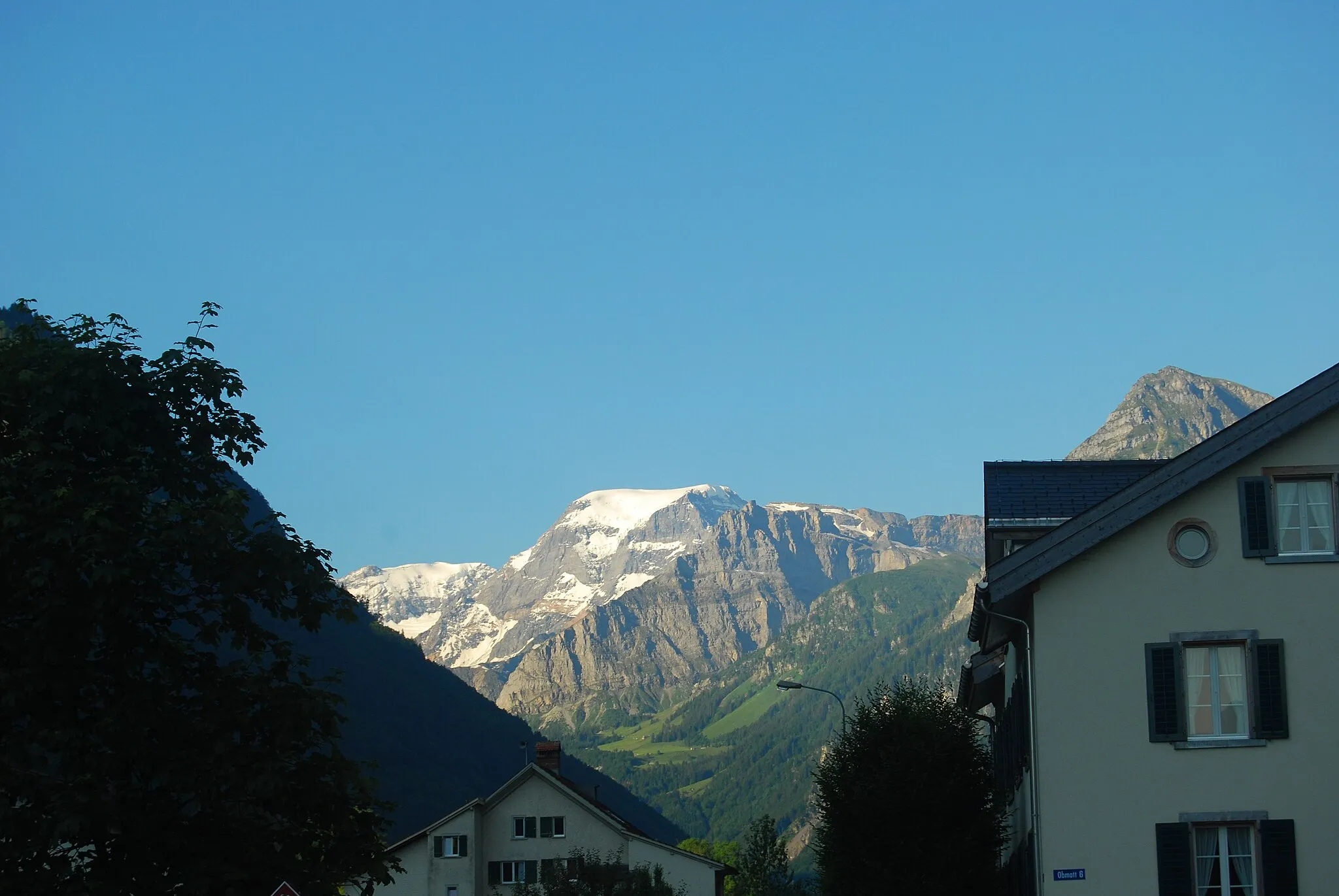 Photo showing: Betschwanden with view to Tödi, canton of Glarus, Switzerland