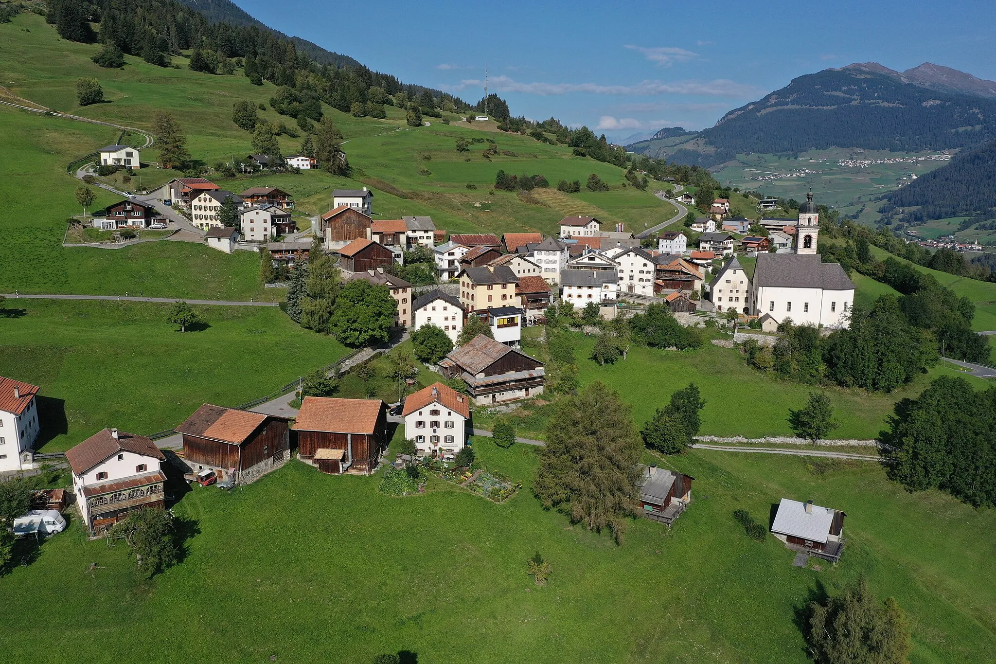 Photo showing: Dorfansicht von Mon (Graubünden, Schweiz)