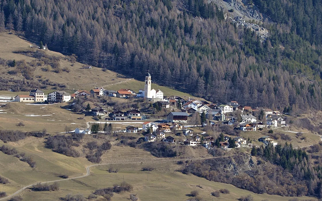 Photo showing: Gemeinde Brienz/Brinzauls, Graubünden. Von Mon aus gesehen.