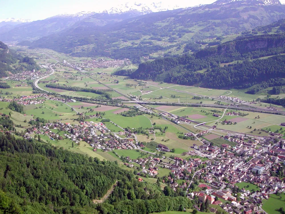 Photo showing: Area of Walenstadt towards Sargans (Switzerland)