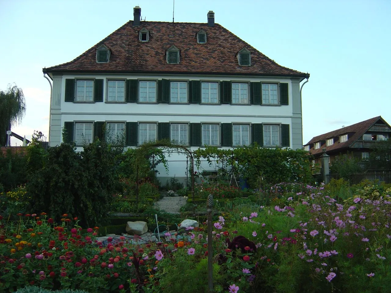 Photo showing: Dieser Landsitz wurde 1817 von Johan Altwegg erbaut und ist bis heute im Familienbesitz.