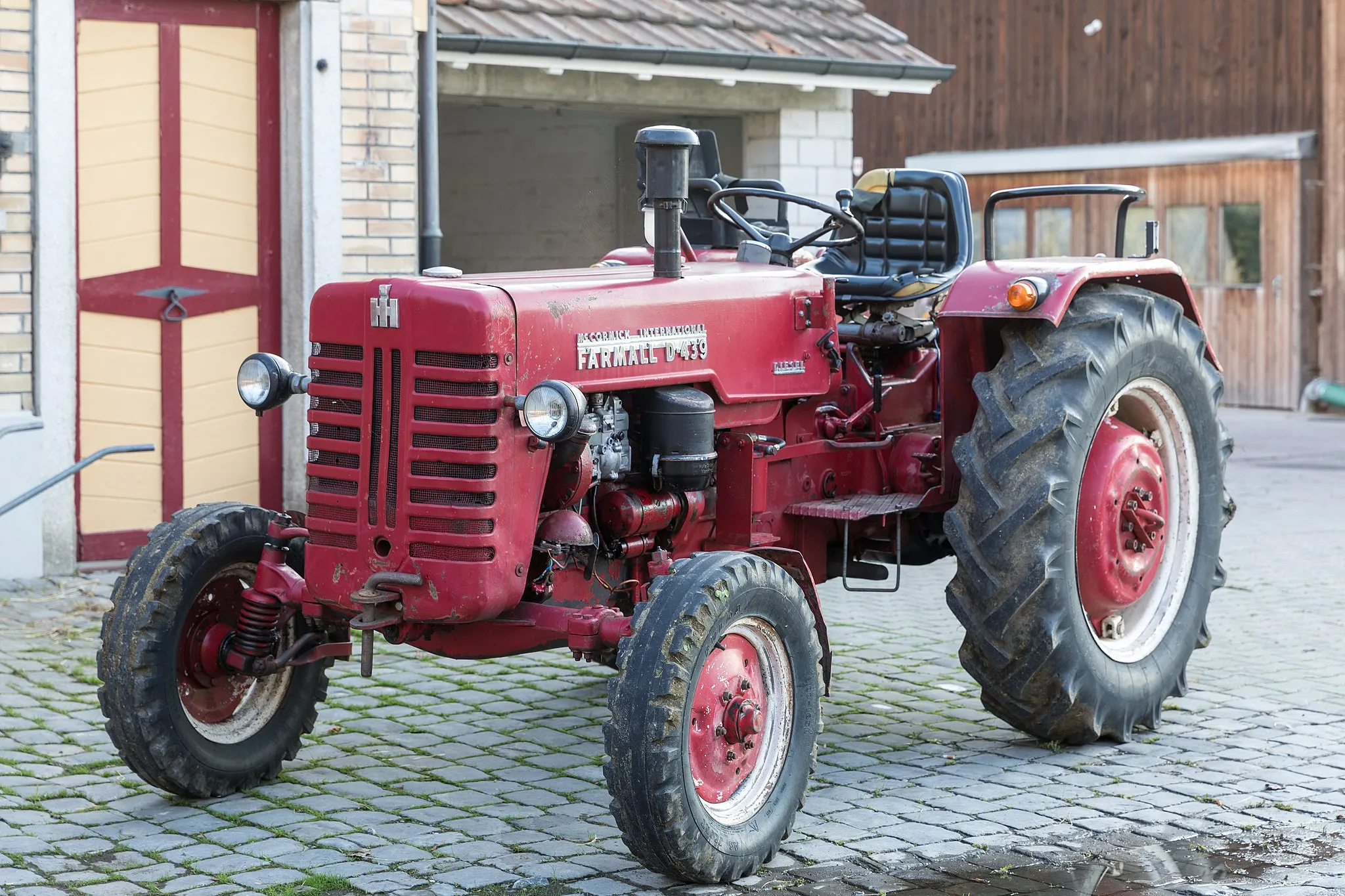 Photo showing: McCormick International Farmall D439