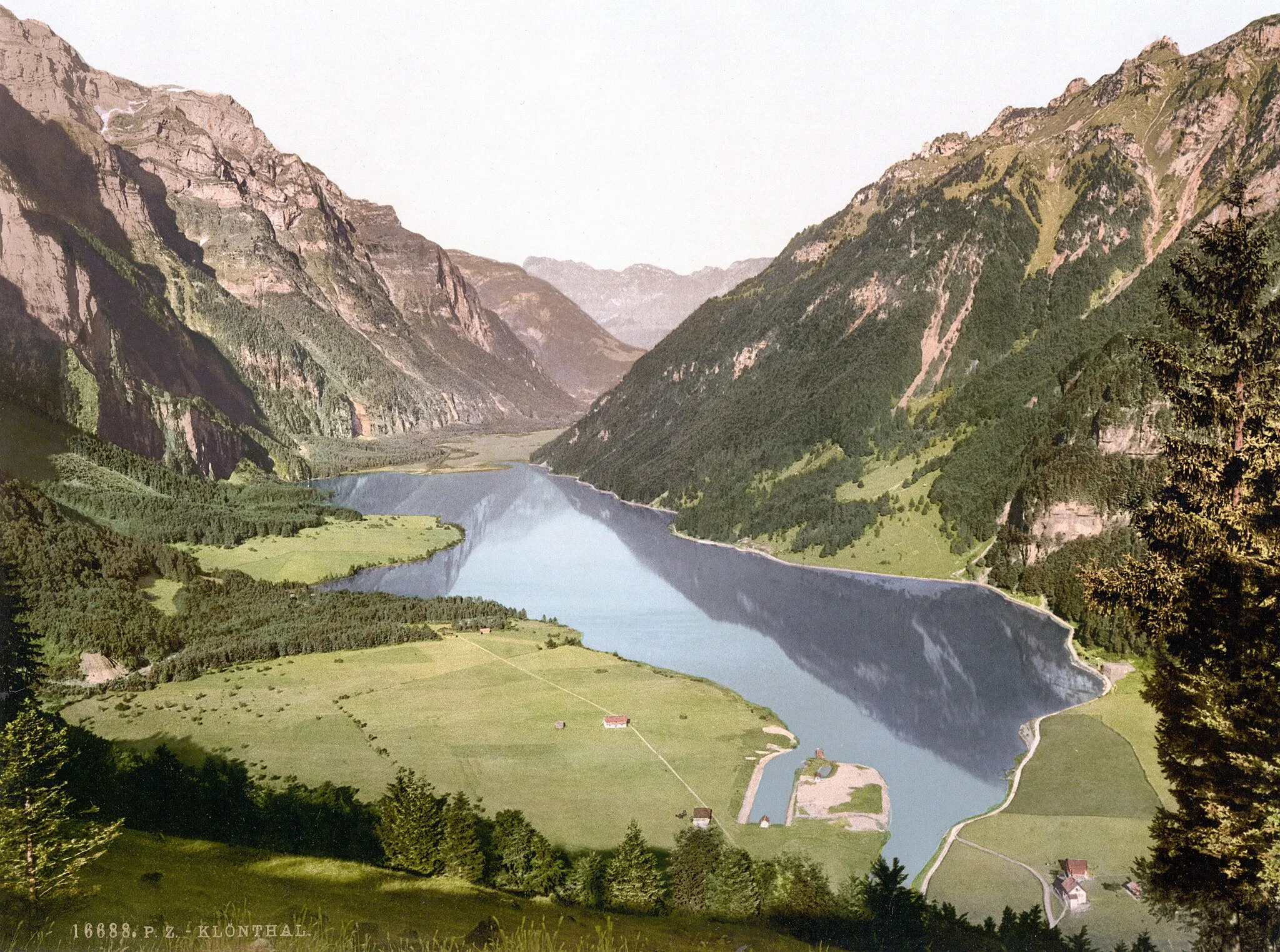 Photo showing: Klonthal Lake, general view, Glarus, Switzerland