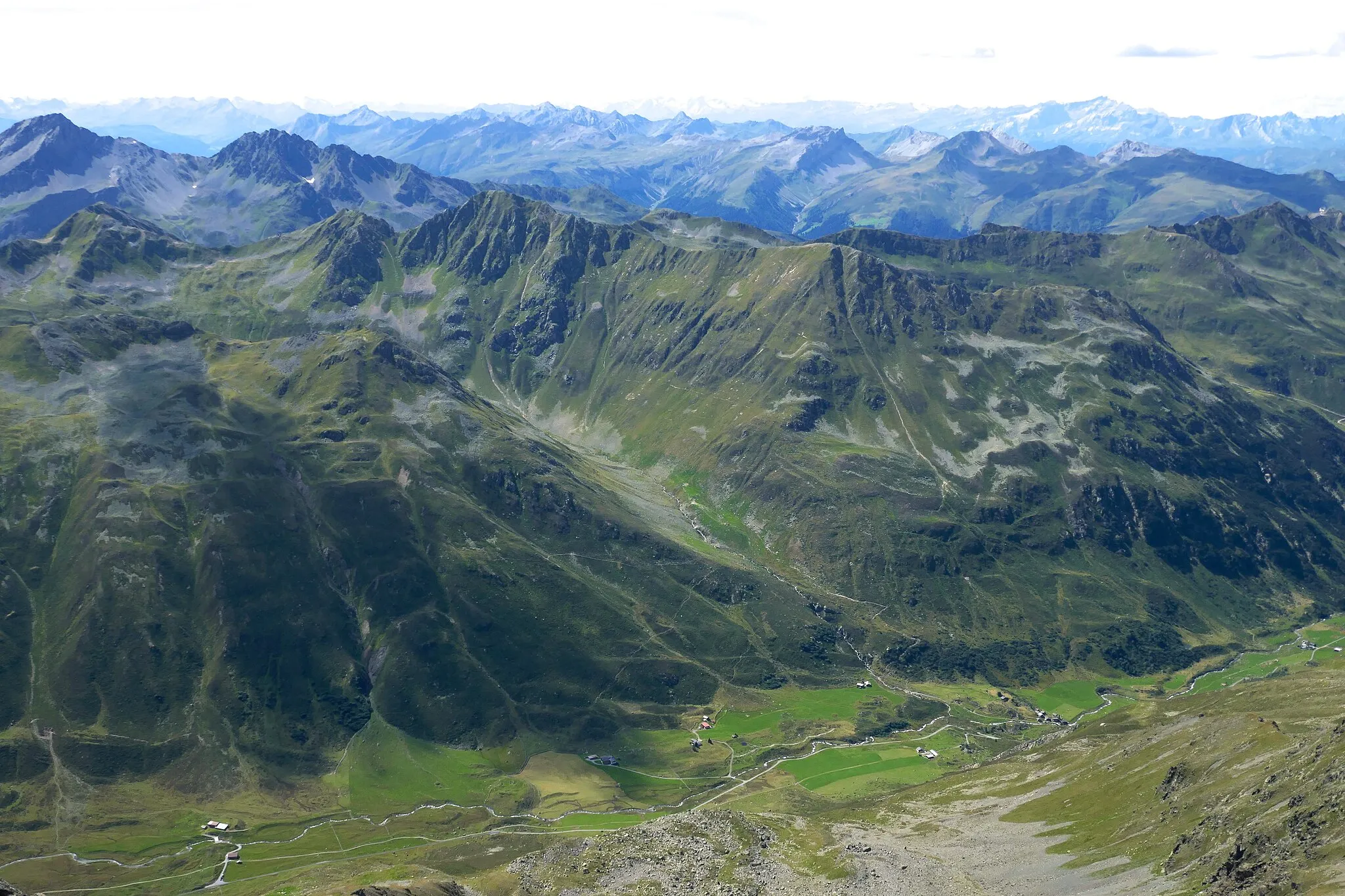 Photo showing: The valleys Dischma and Rüedisch Tälli in Davos, Switzerland.