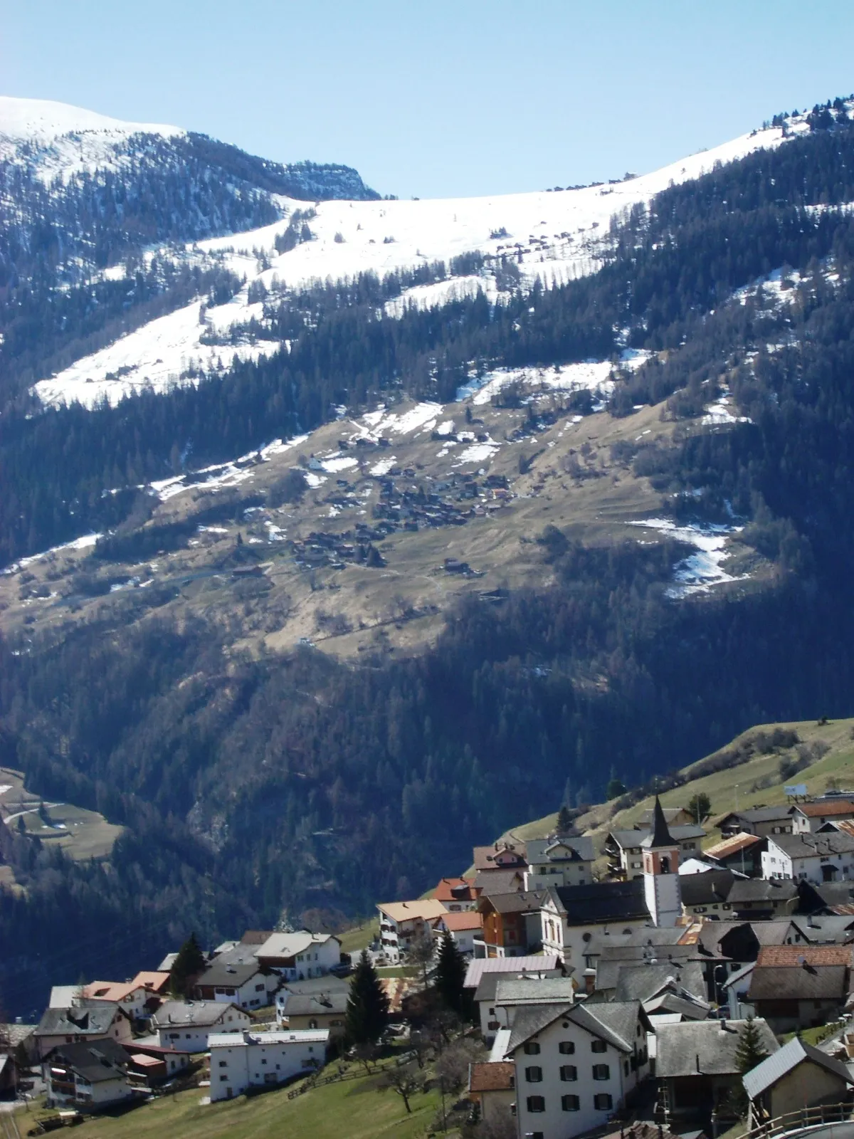 Photo showing: Lain GR, Switzerland, with Mutten on the background

self-made, March 2007