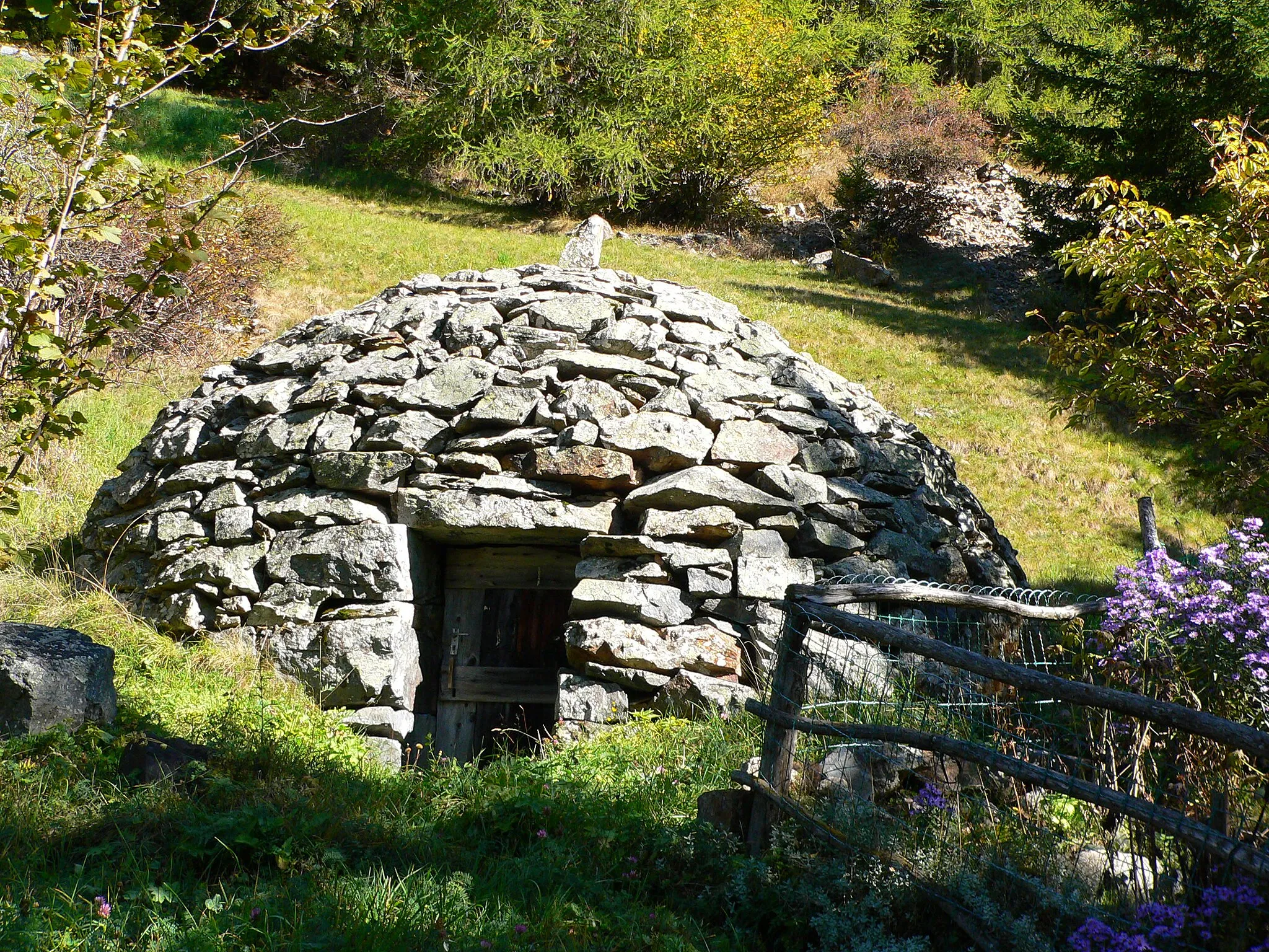 Photo showing: Grott on Balegna, Val Poschiavo